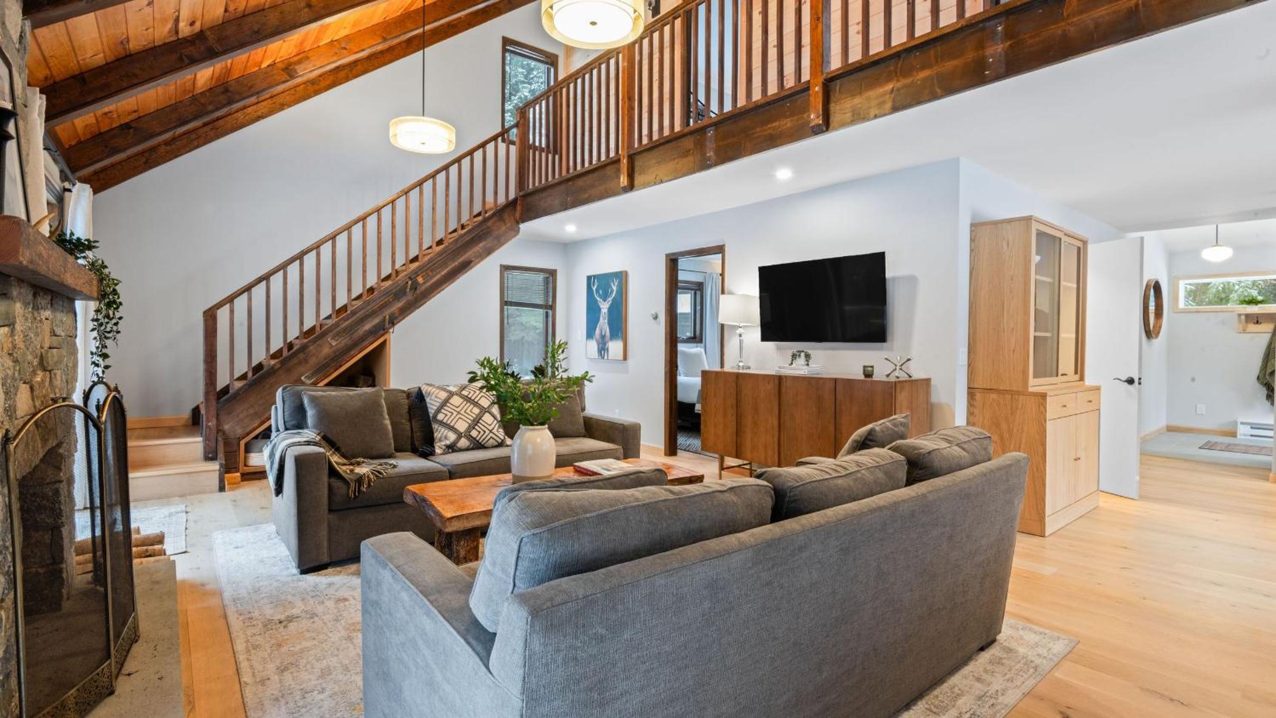 Catskills Mountain Home Near Windham w Fireplace Open Living Deer Run Lodge by AvantStay