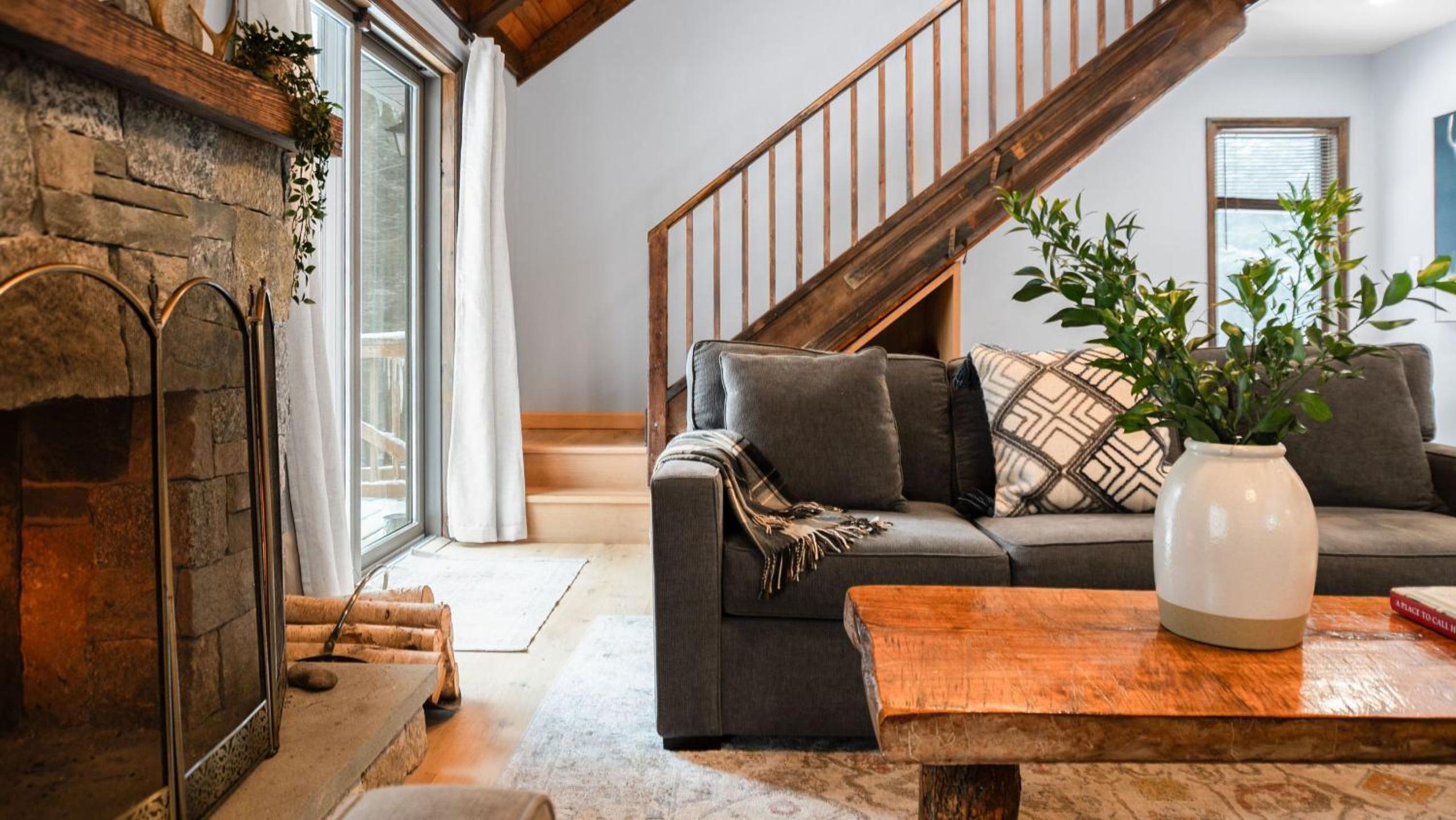 Catskills Mountain Home Near Windham w Fireplace Open Living Deer Run Lodge by AvantStay