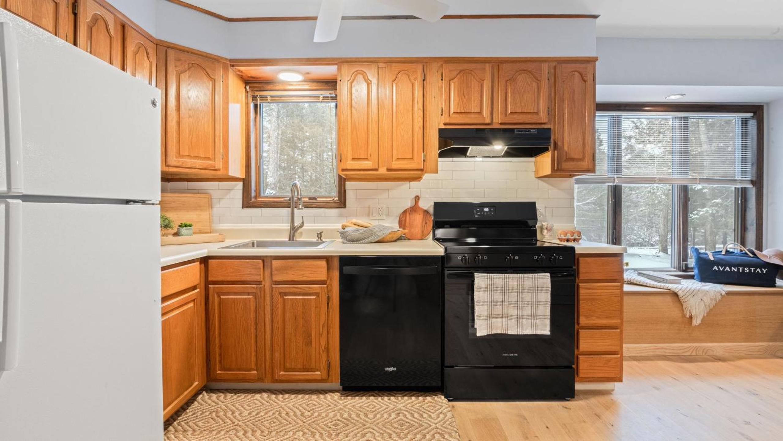 Catskills Mountain Home Near Windham w Fireplace Open Living Deer Run Lodge by AvantStay