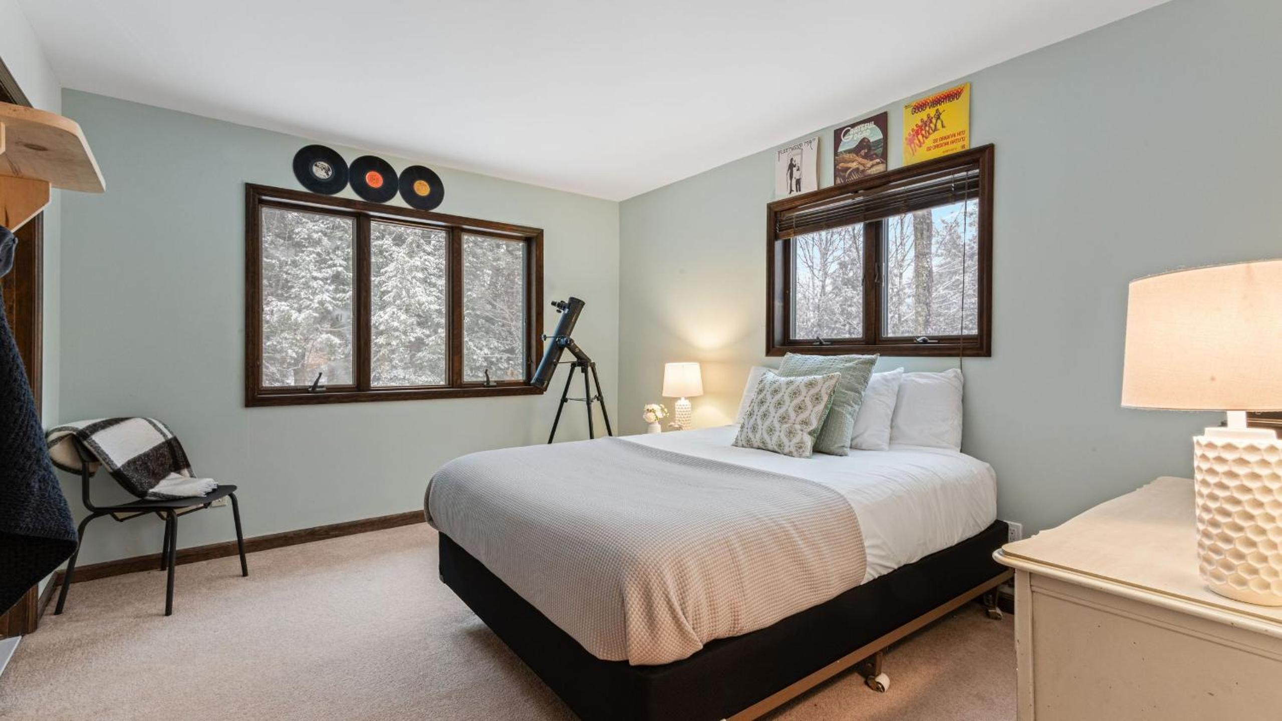 Catskills Mountain Home Near Windham w Fireplace Open Living Deer Run Lodge by AvantStay