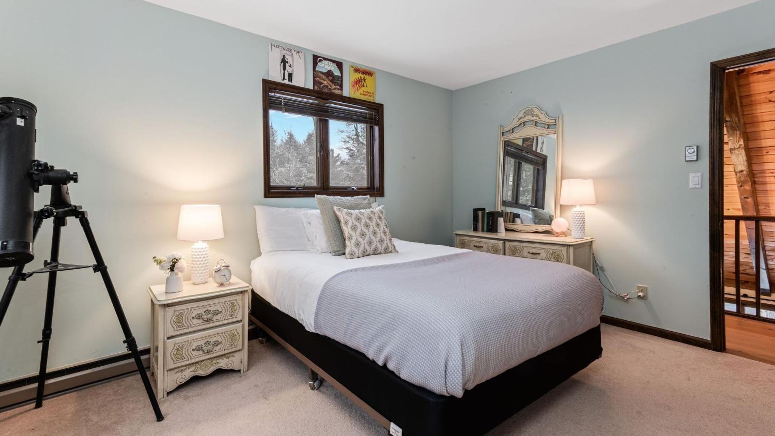 Catskills Mountain Home Near Windham w Fireplace Open Living Deer Run Lodge by AvantStay