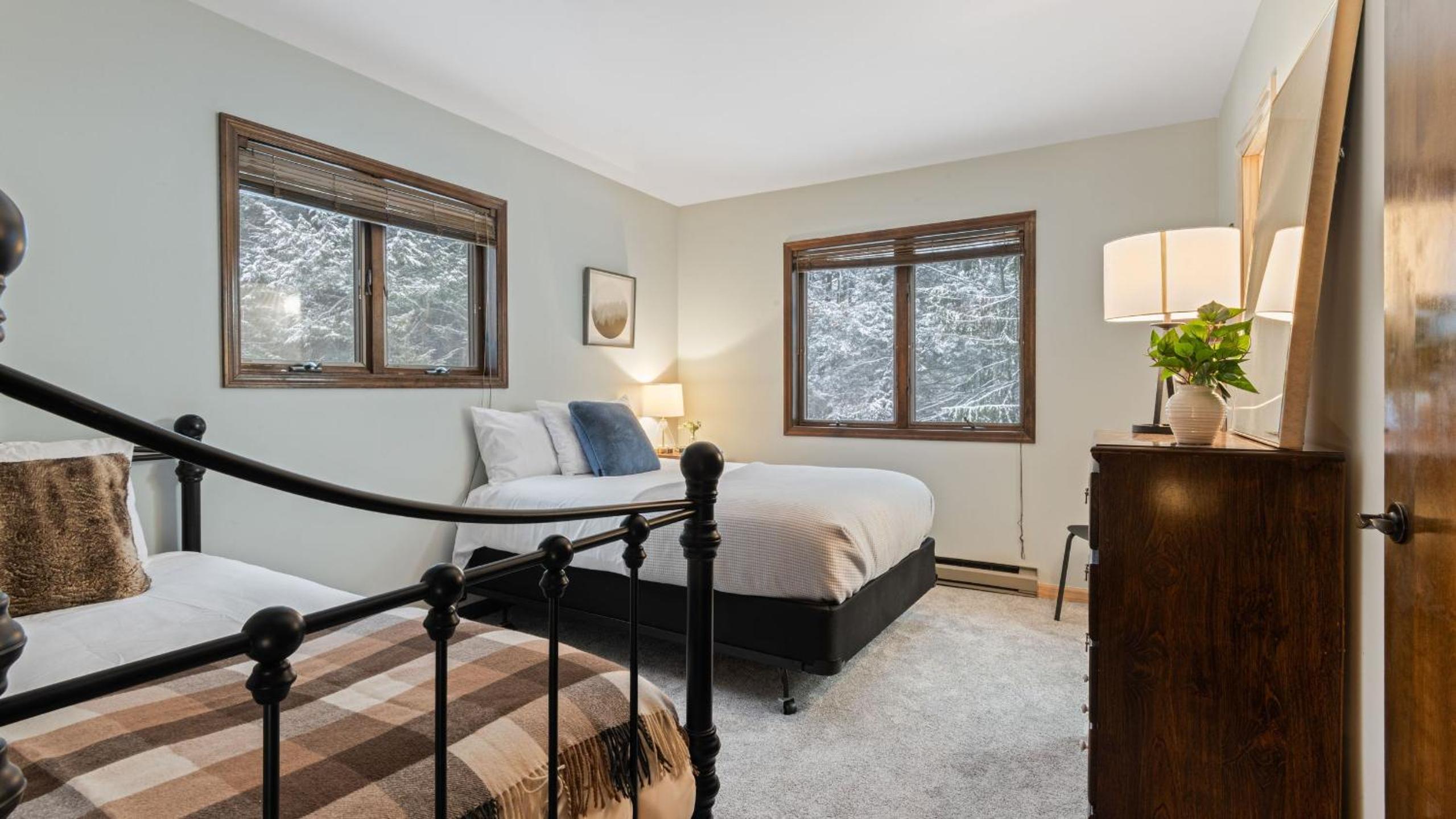 Catskills Mountain Home Near Windham w Fireplace Open Living Deer Run Lodge by AvantStay