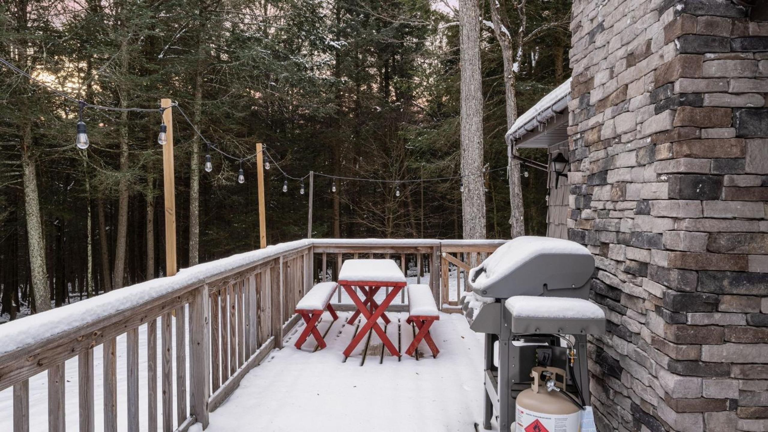 Catskills Mountain Home Near Windham w Fireplace Open Living Deer Run Lodge by AvantStay