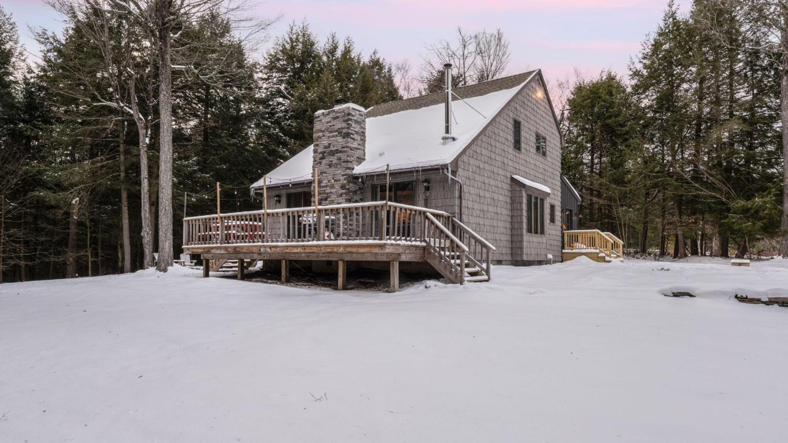 Catskills Mountain Home Near Windham w Fireplace Open Living Deer Run Lodge by AvantStay