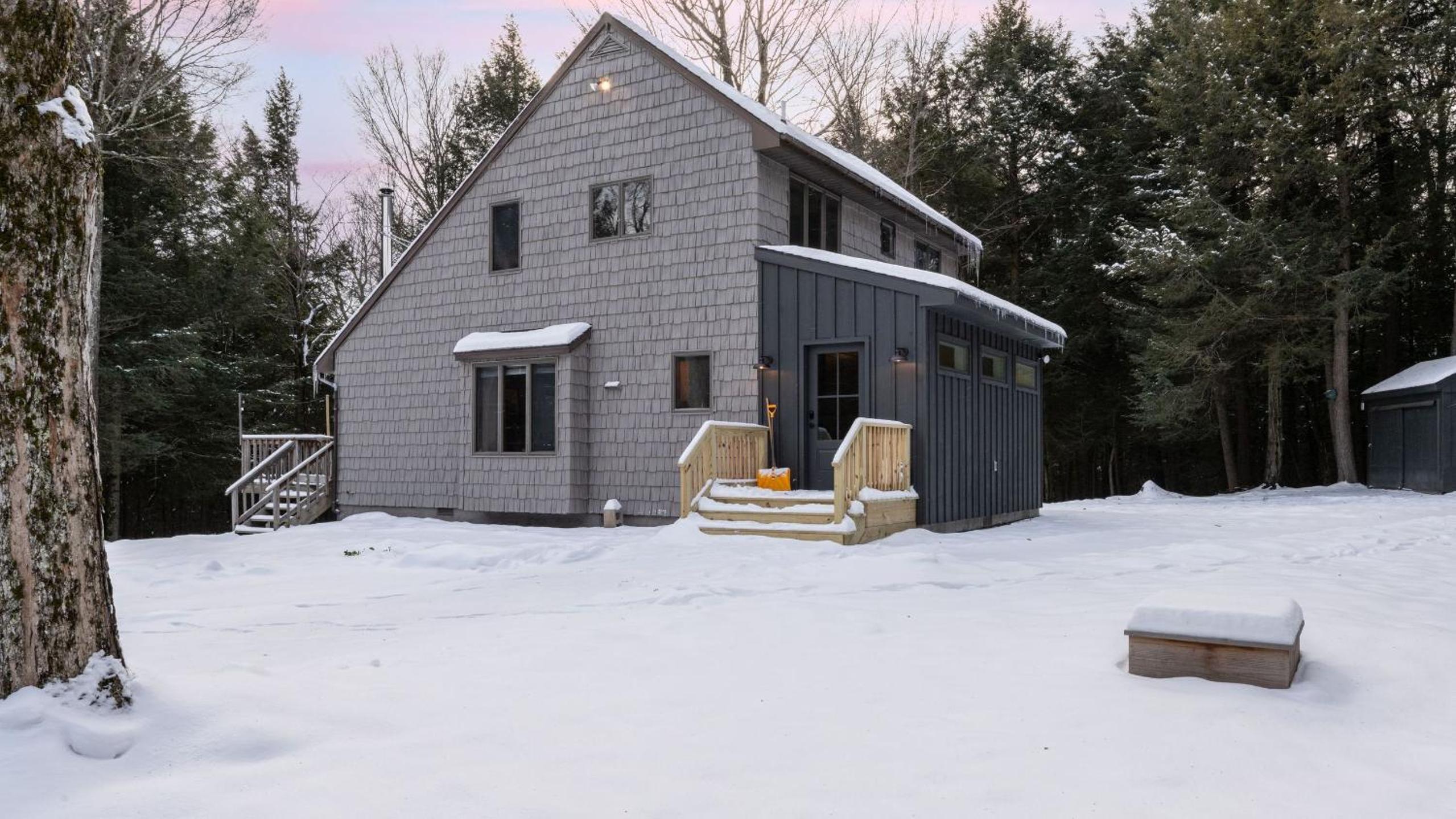 Catskills Mountain Home Near Windham w Fireplace Open Living Deer Run Lodge by AvantStay