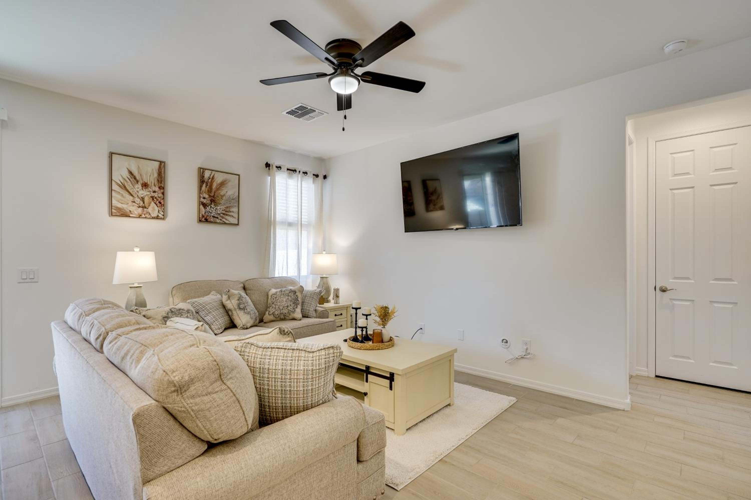 3 Mi to Casino Del Sol! Home with Dog-Friendly Yard