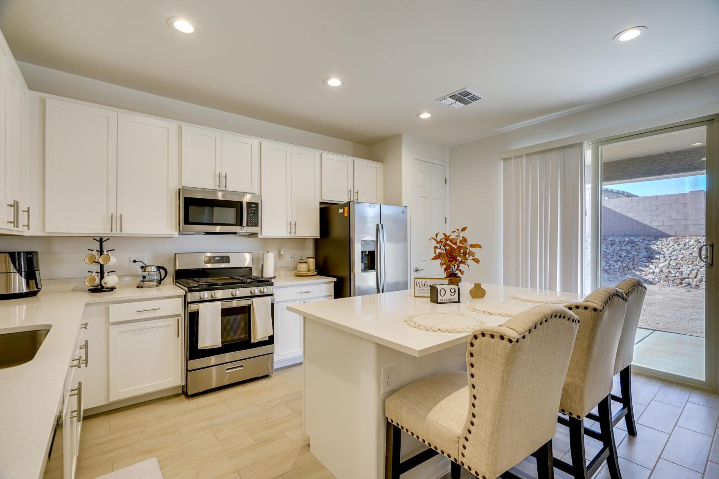 3 Mi to Casino Del Sol! Home with Dog-Friendly Yard