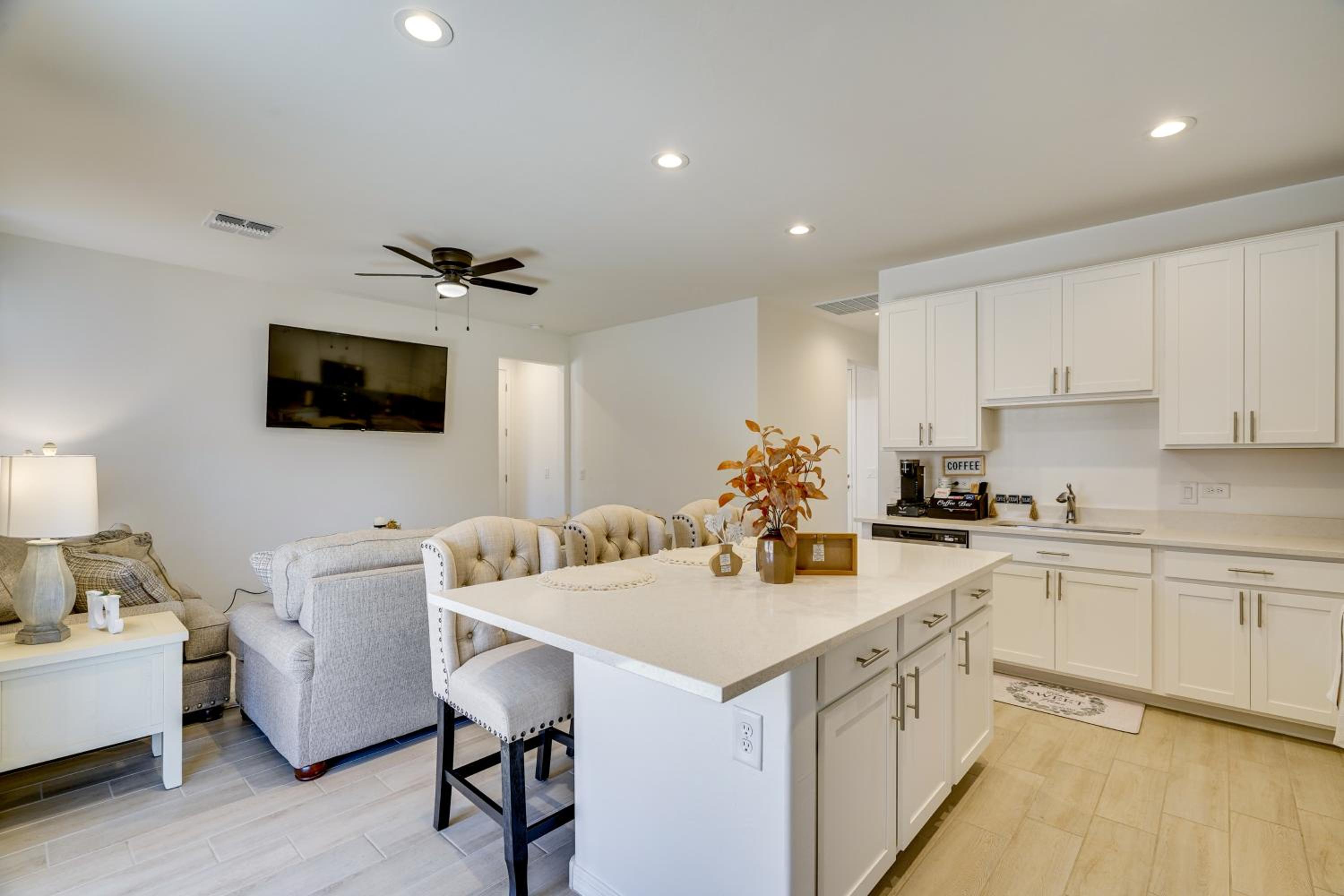 3 Mi to Casino Del Sol! Home with Dog-Friendly Yard