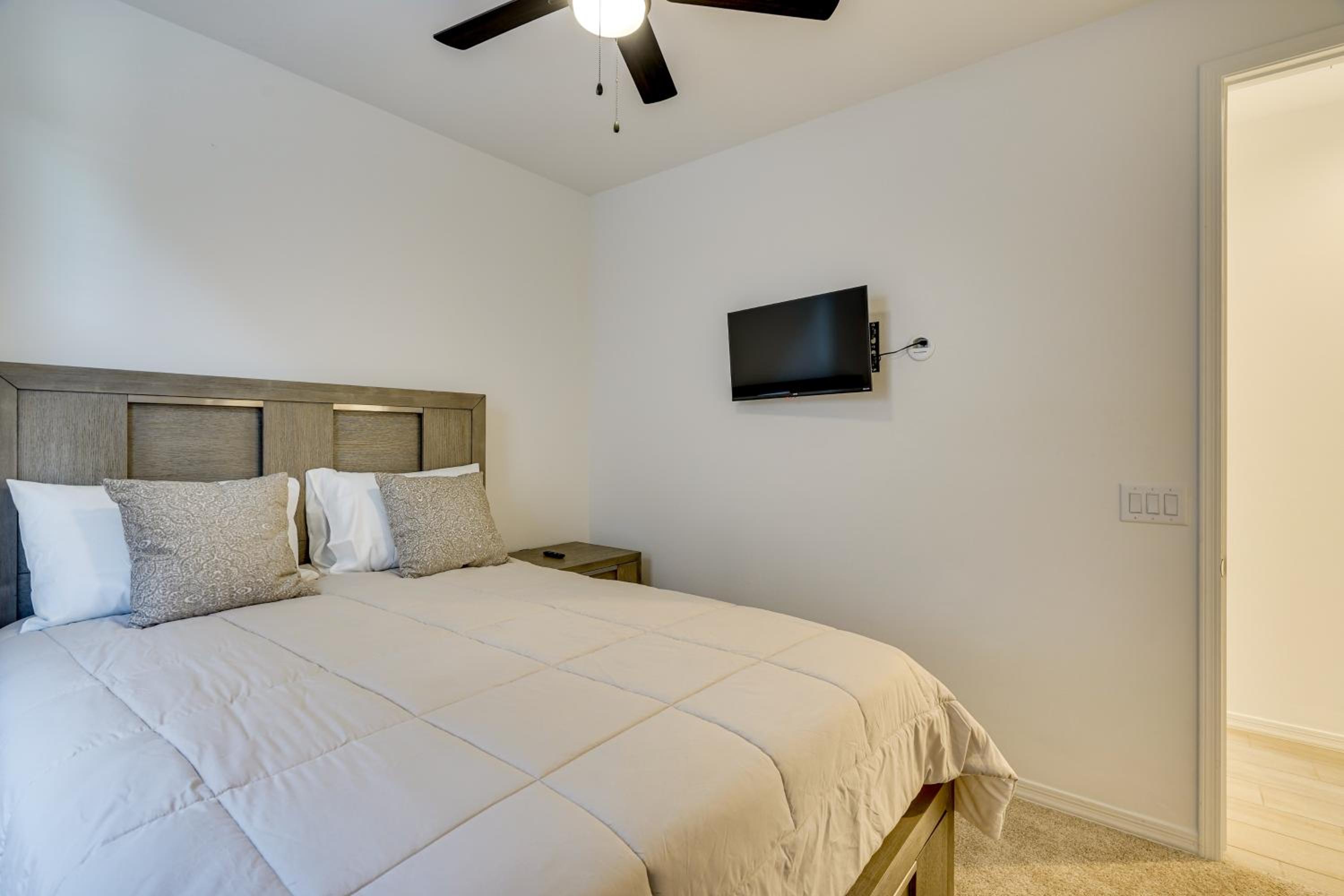 3 Mi to Casino Del Sol! Home with Dog-Friendly Yard