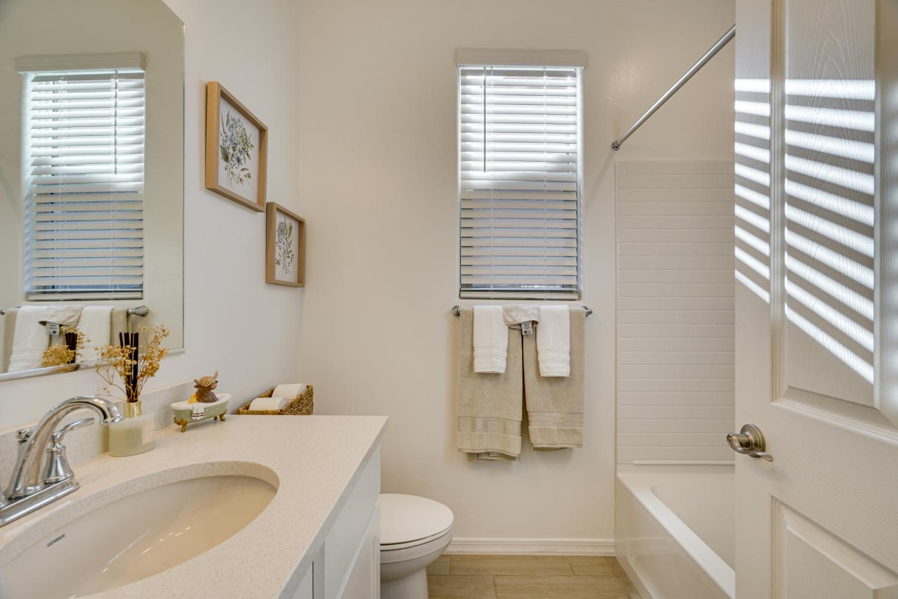 3 Mi to Casino Del Sol! Home with Dog-Friendly Yard