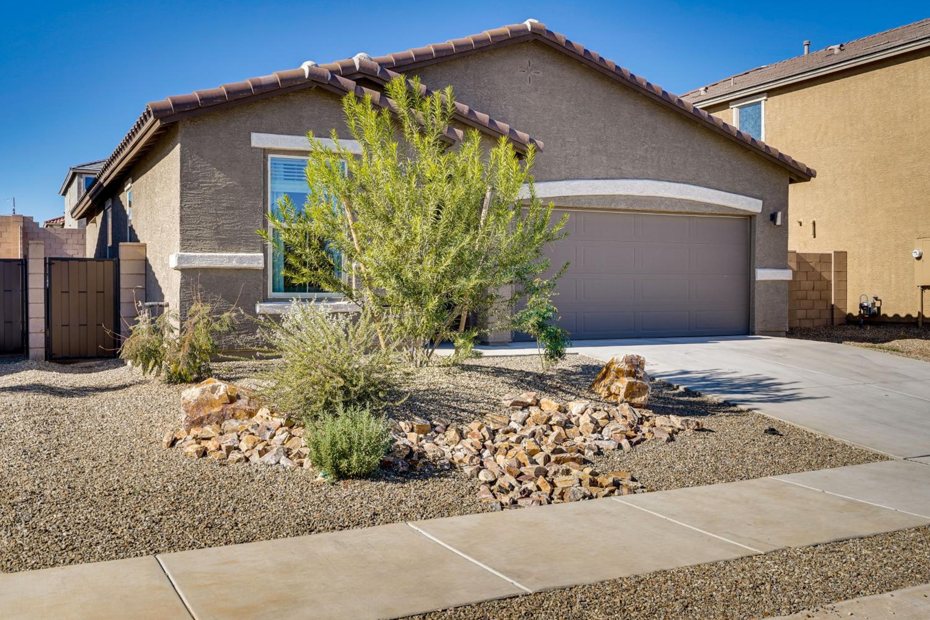 3 Mi to Casino Del Sol! Home with Dog-Friendly Yard