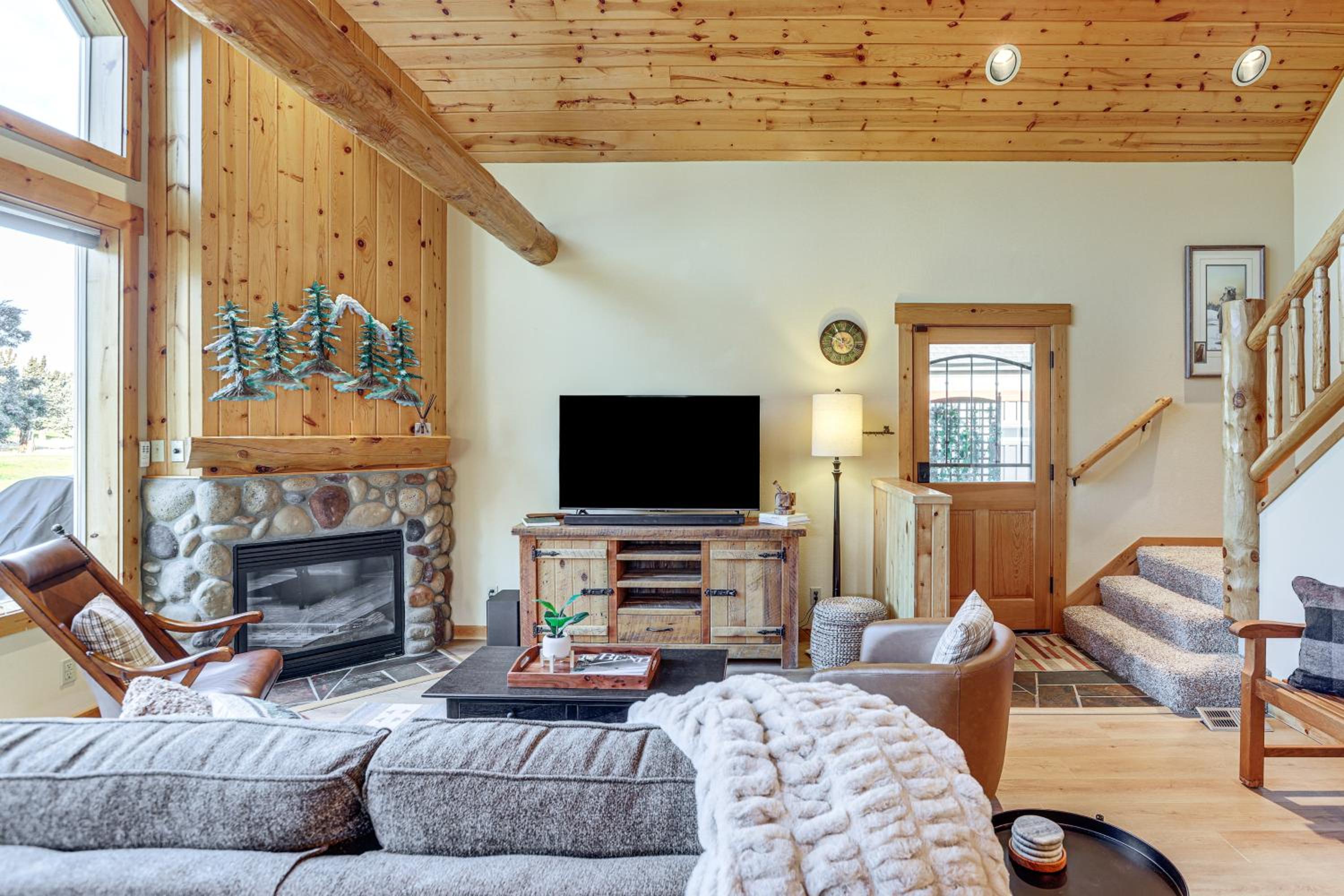 Game Room and 5 Pools Chalet at Eagle Crest Resort