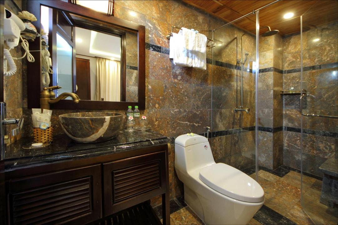 Golden Bell Backpacker Hotel & Pool Bar
