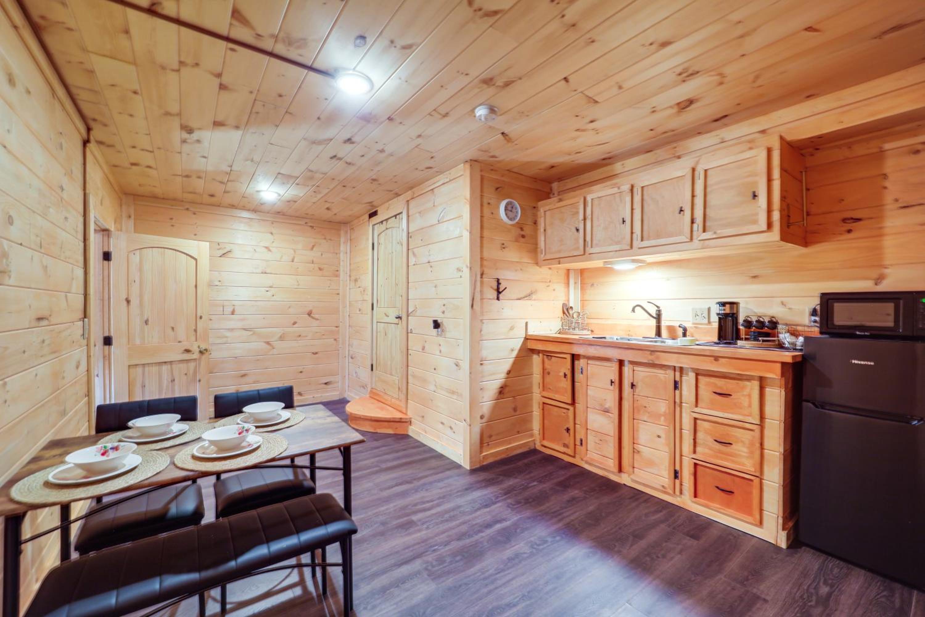Hike, Fish, Sip and Ski Quiet Apt in Mountain City