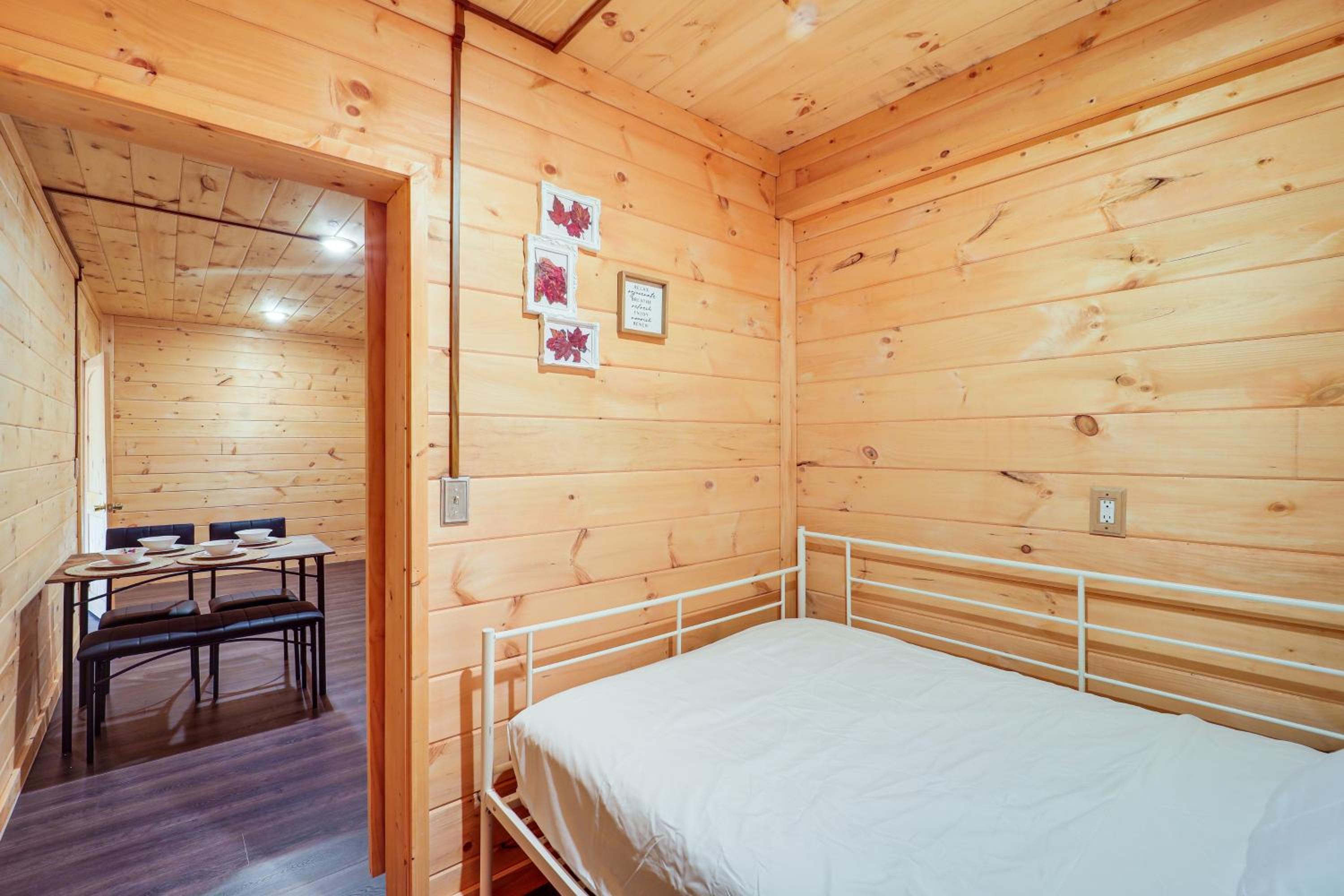 Hike, Fish, Sip and Ski Quiet Apt in Mountain City