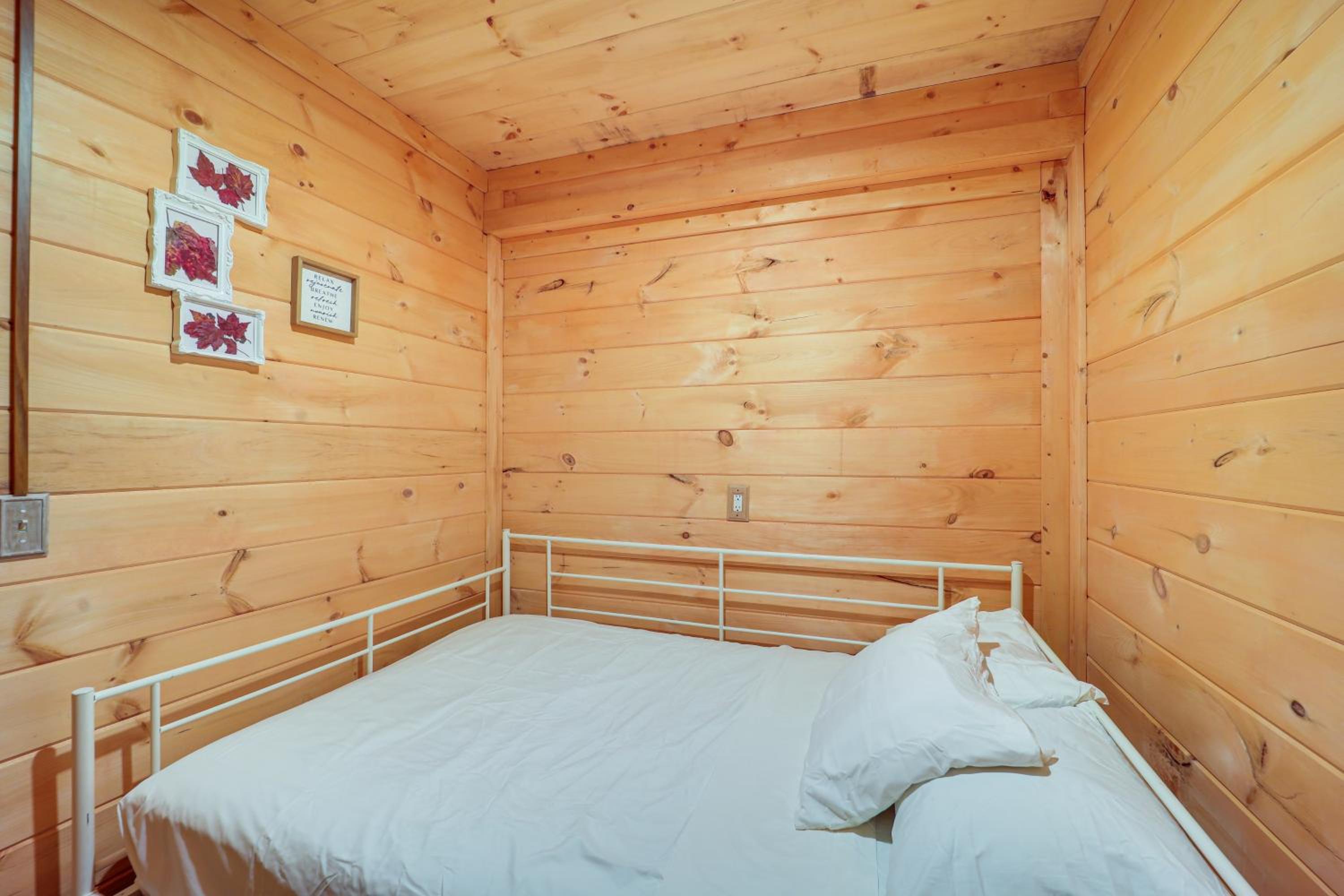 Hike, Fish, Sip and Ski Quiet Apt in Mountain City