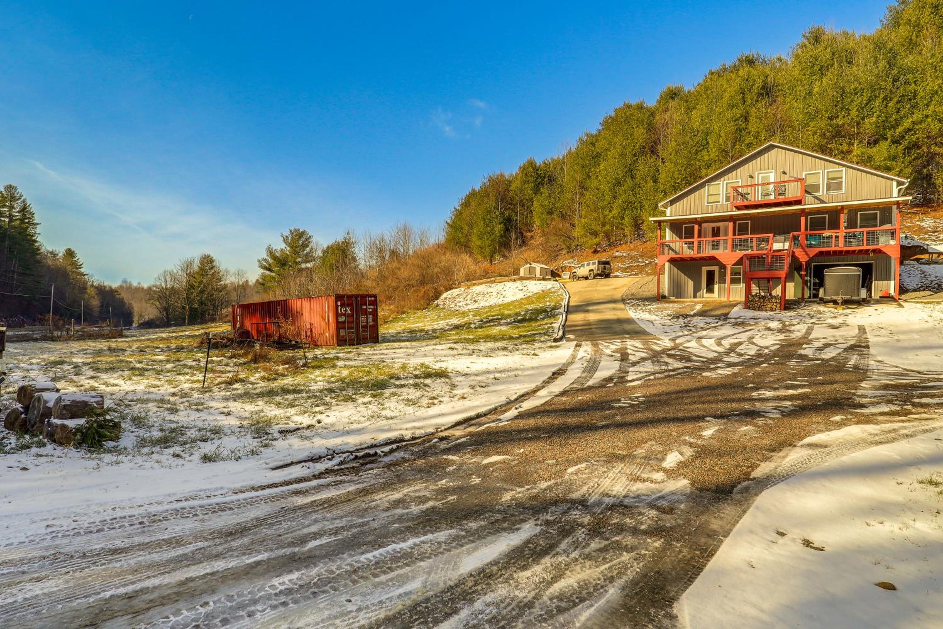 Hike, Fish, Sip and Ski Quiet Apt in Mountain City