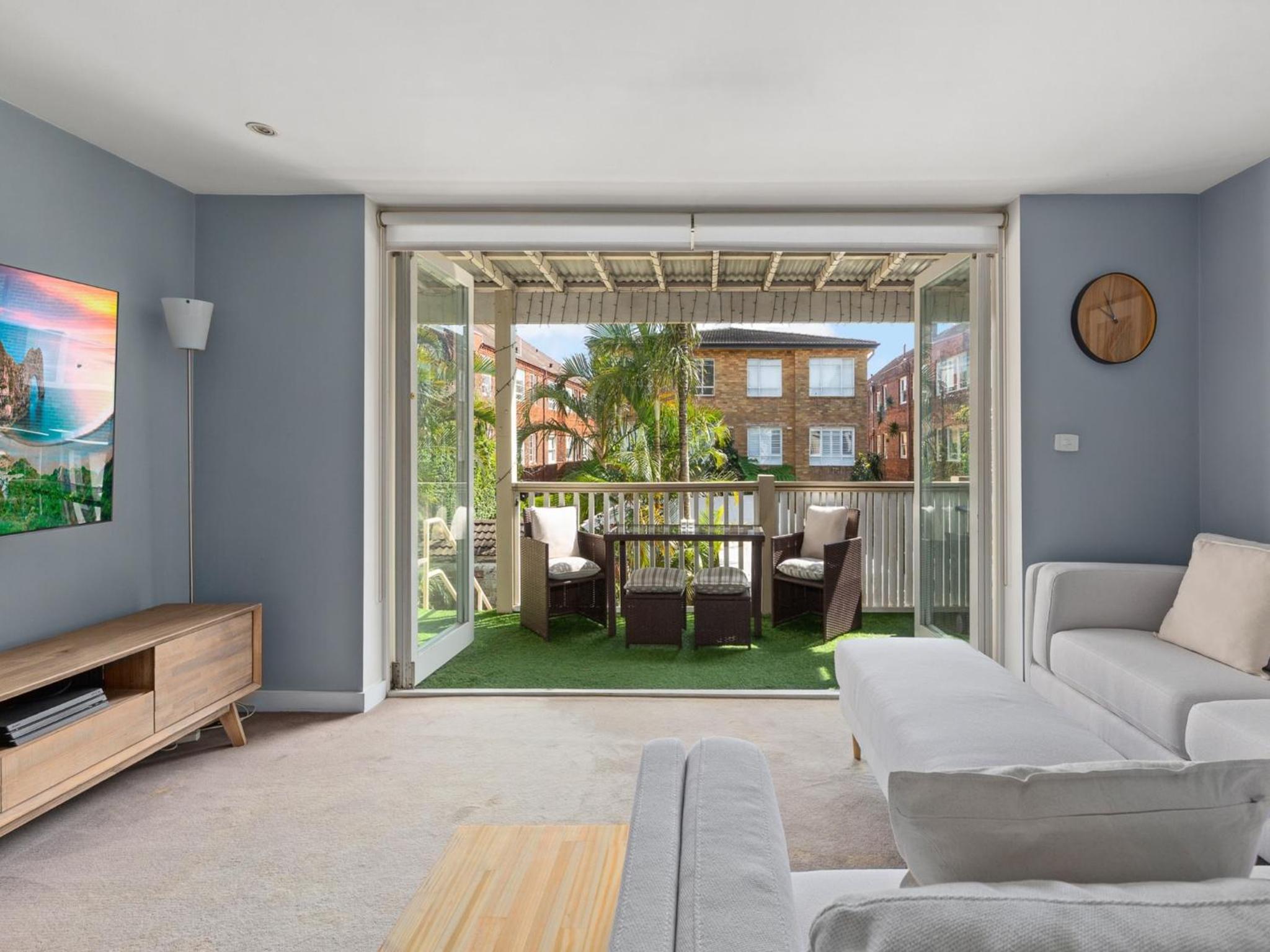 Bright Home Steps from Double Bay Beach