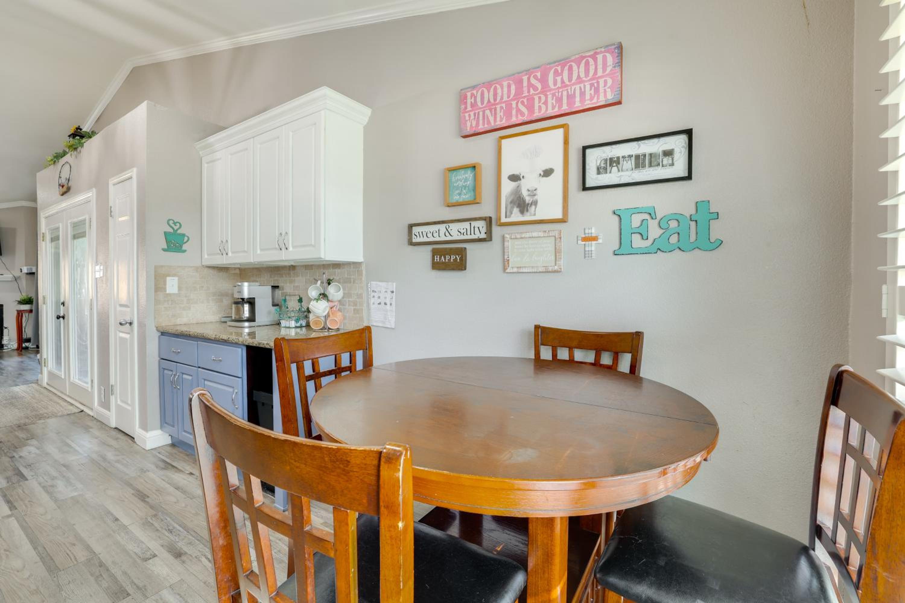 Private Pool and Hot Tub Dog-Friendly Live Oak Home