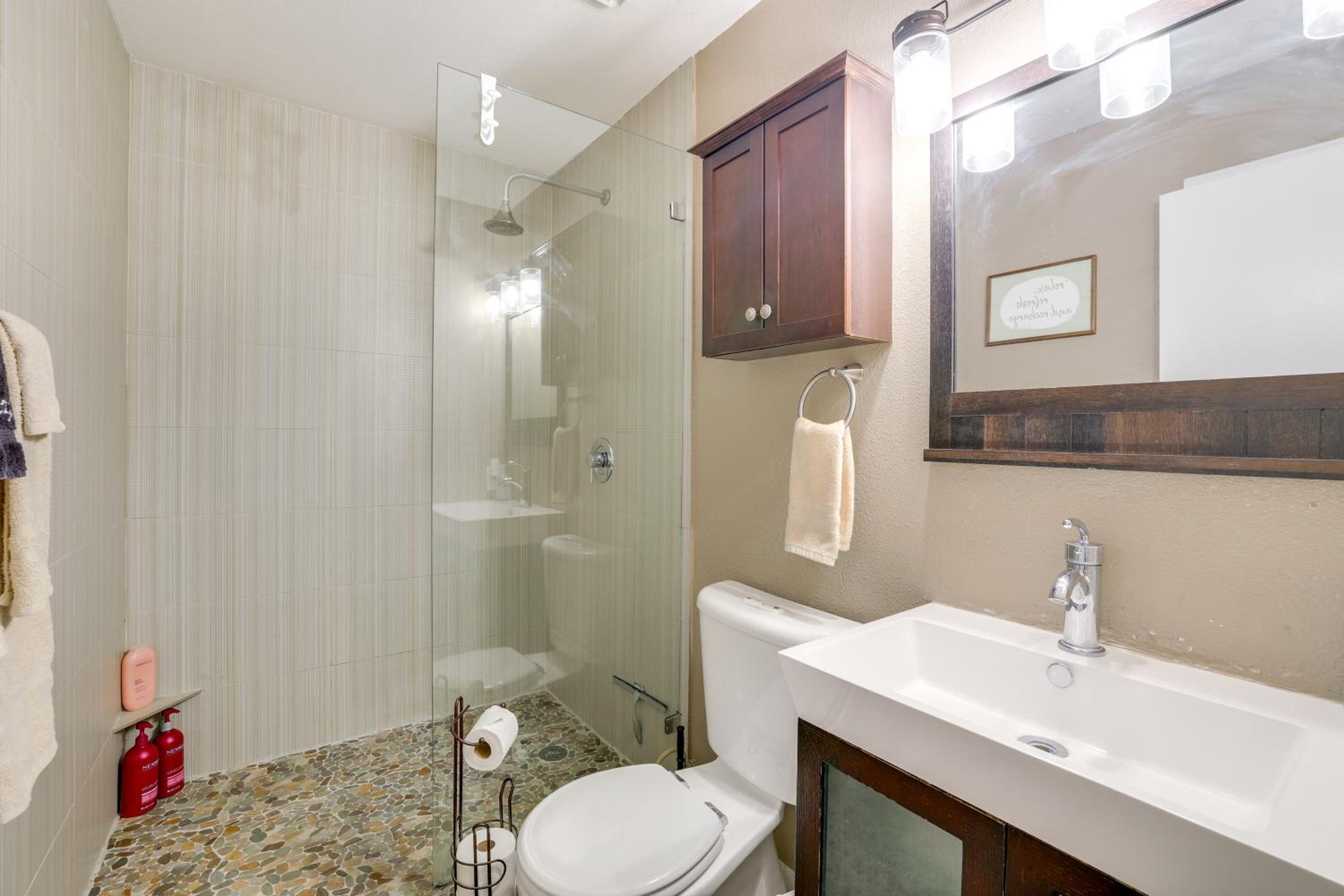 Private Pool and Hot Tub Dog-Friendly Live Oak Home