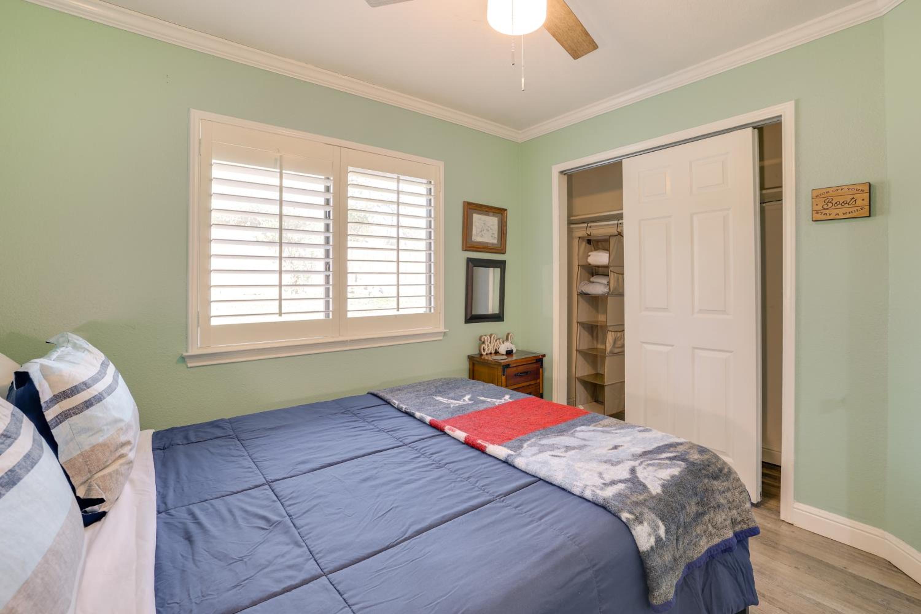 Private Pool and Hot Tub Dog-Friendly Live Oak Home