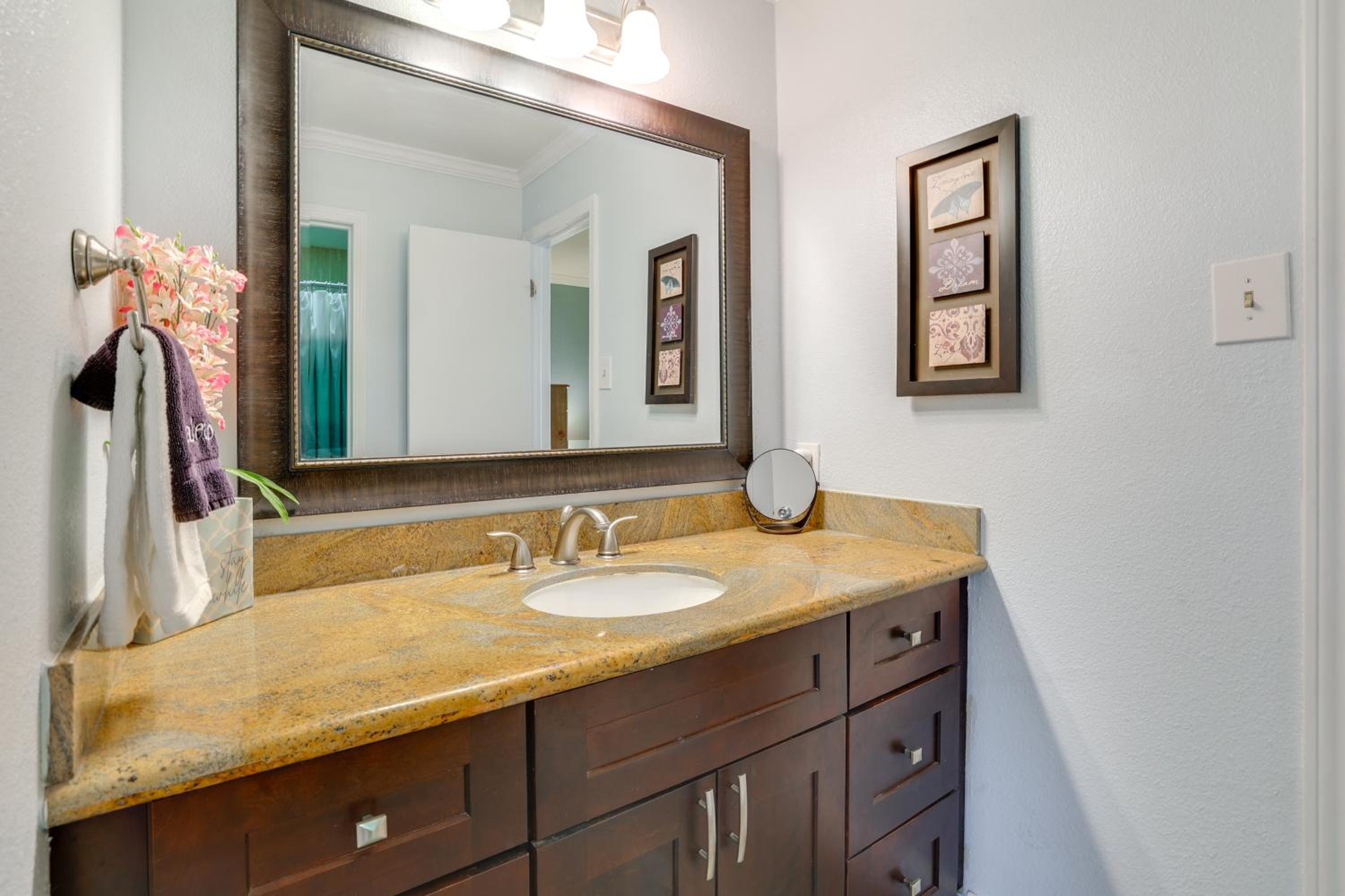 Private Pool and Hot Tub Dog-Friendly Live Oak Home