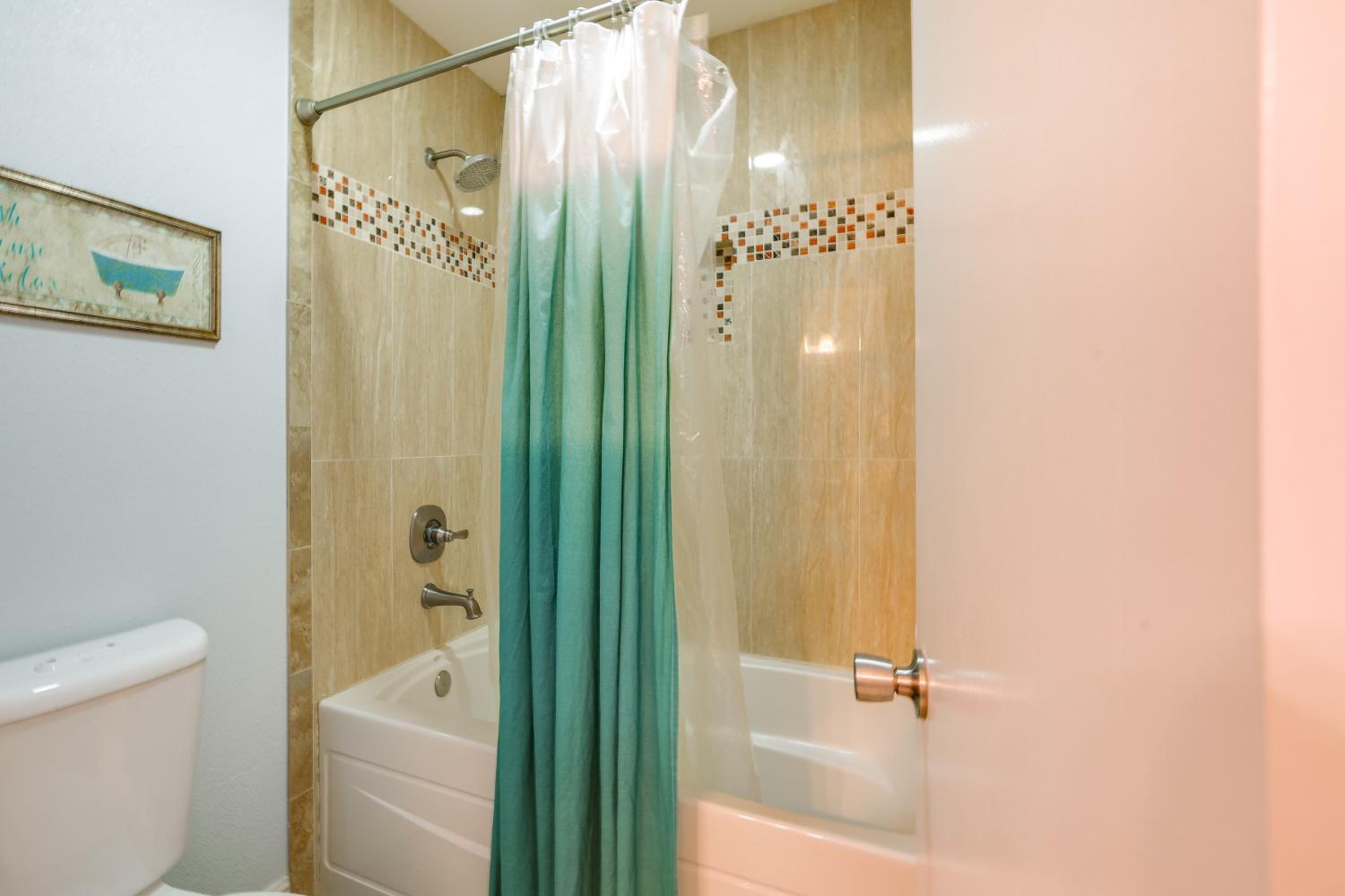 Private Pool and Hot Tub Dog-Friendly Live Oak Home