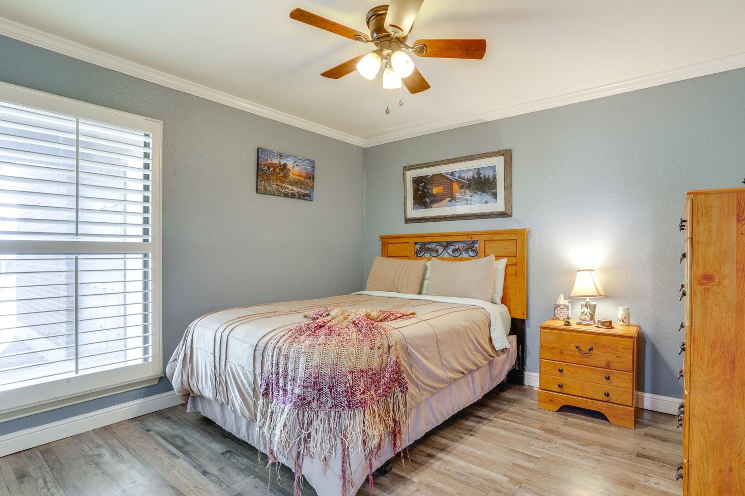 Private Pool and Hot Tub Dog-Friendly Live Oak Home