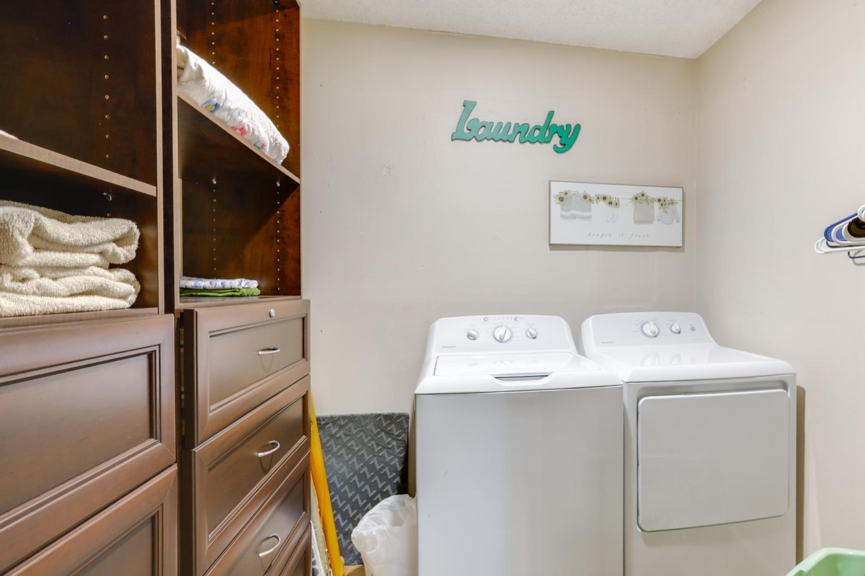 Private Pool and Hot Tub Dog-Friendly Live Oak Home