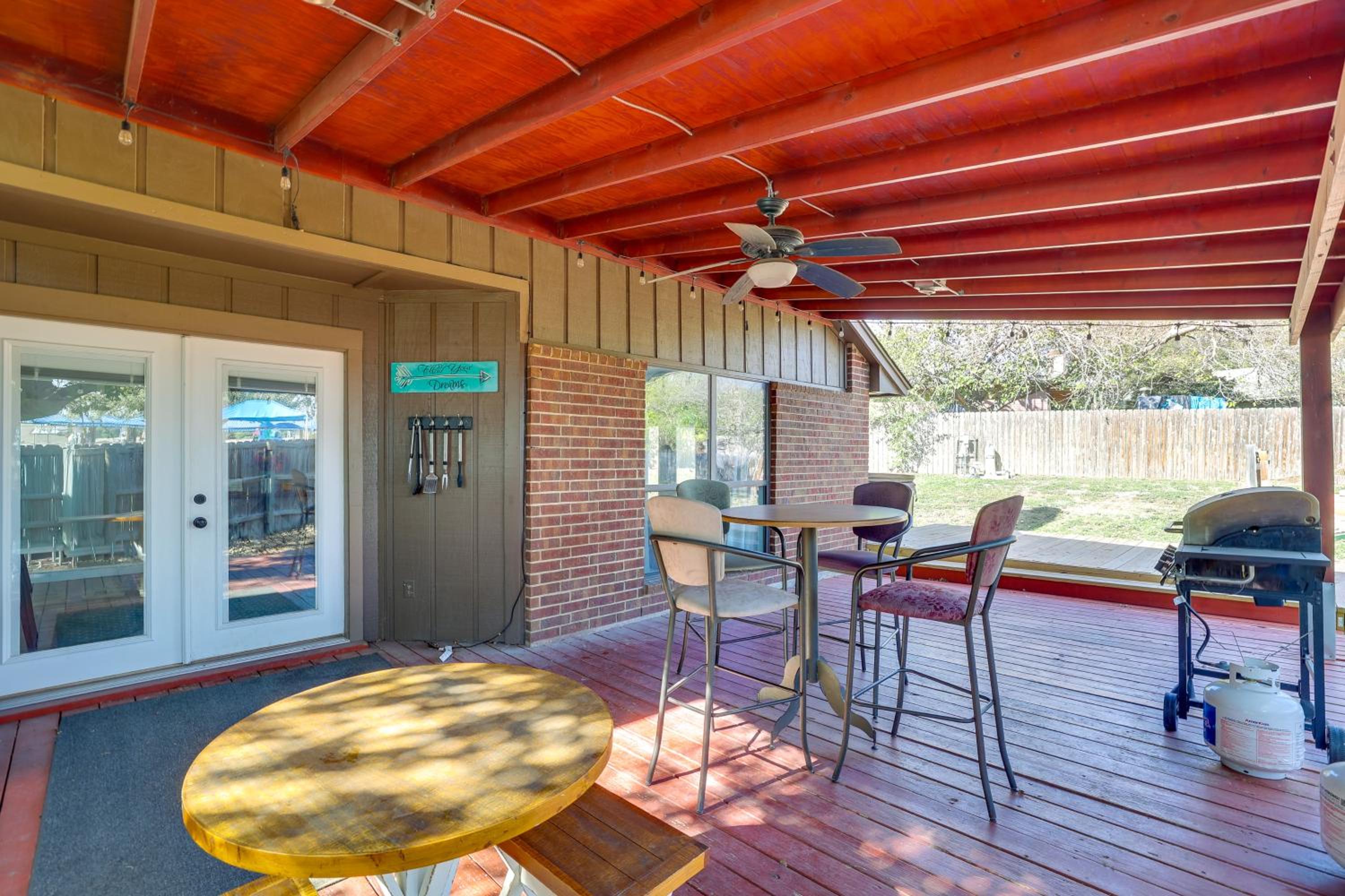 Private Pool and Hot Tub Dog-Friendly Live Oak Home