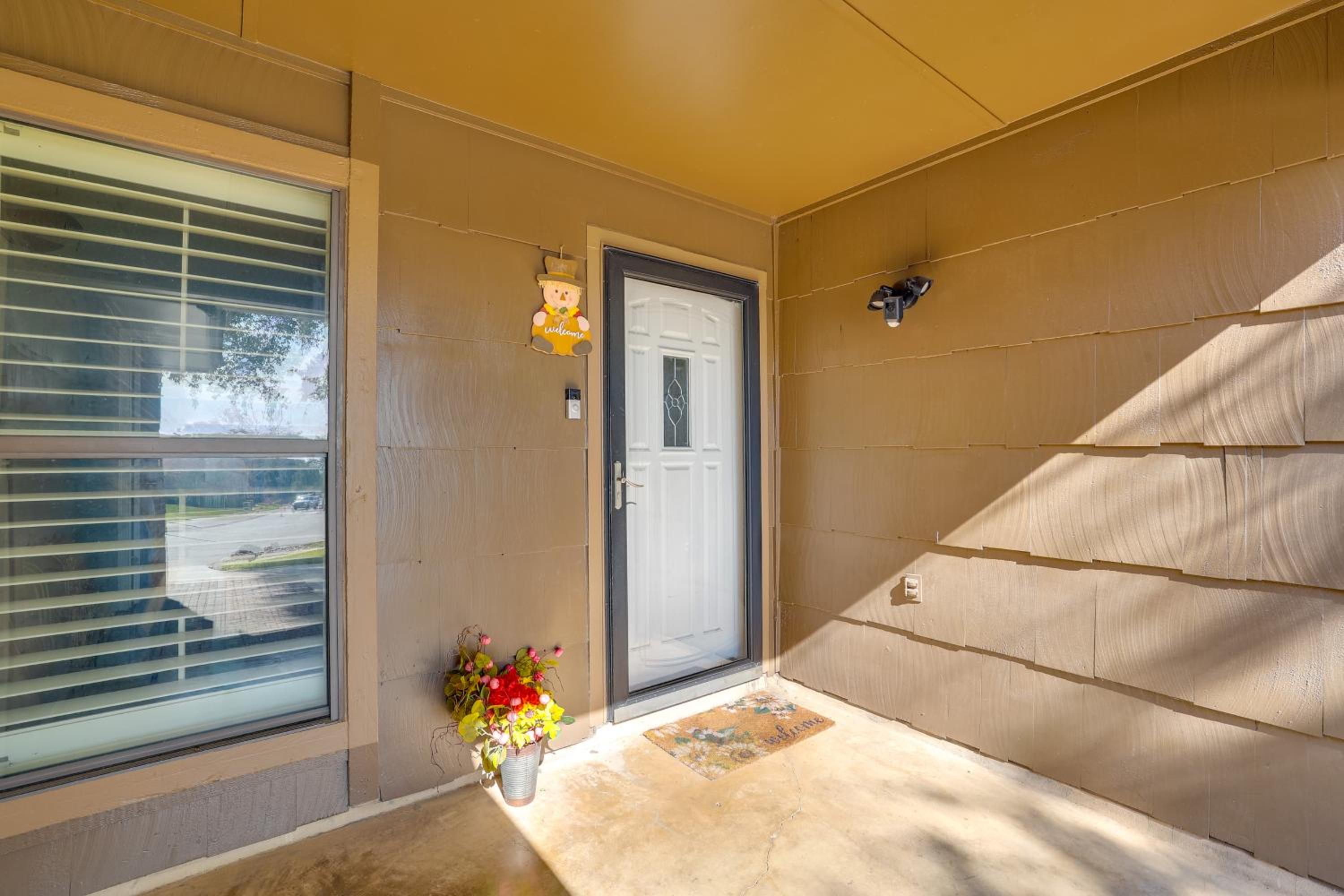 Private Pool and Hot Tub Dog-Friendly Live Oak Home