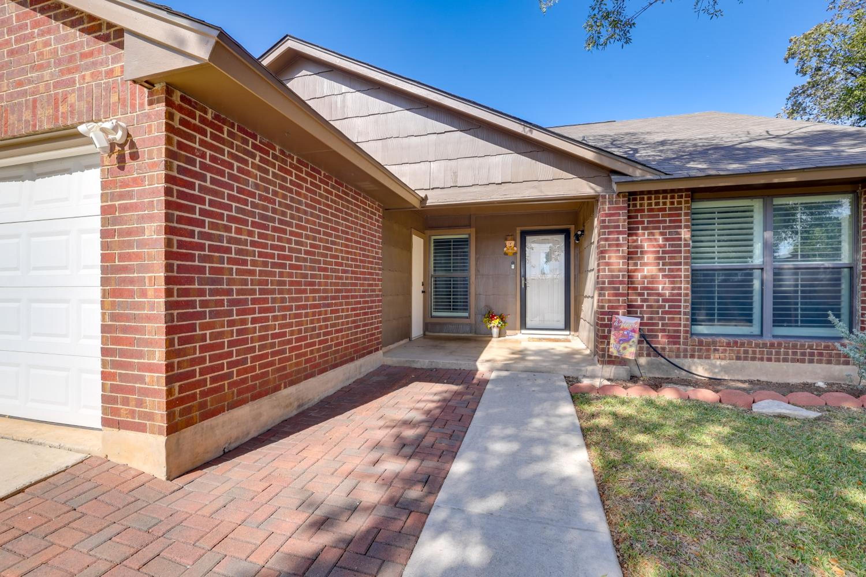 Private Pool and Hot Tub Dog-Friendly Live Oak Home