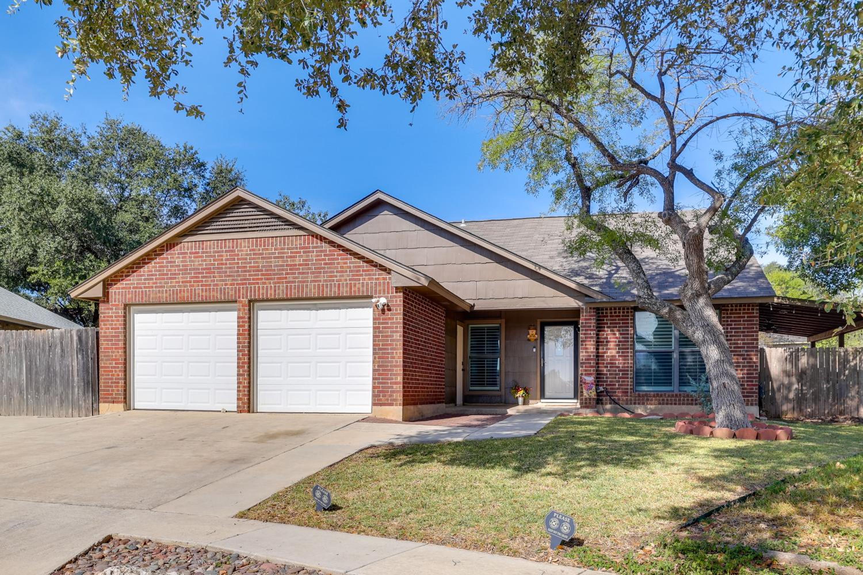 Private Pool and Hot Tub Dog-Friendly Live Oak Home