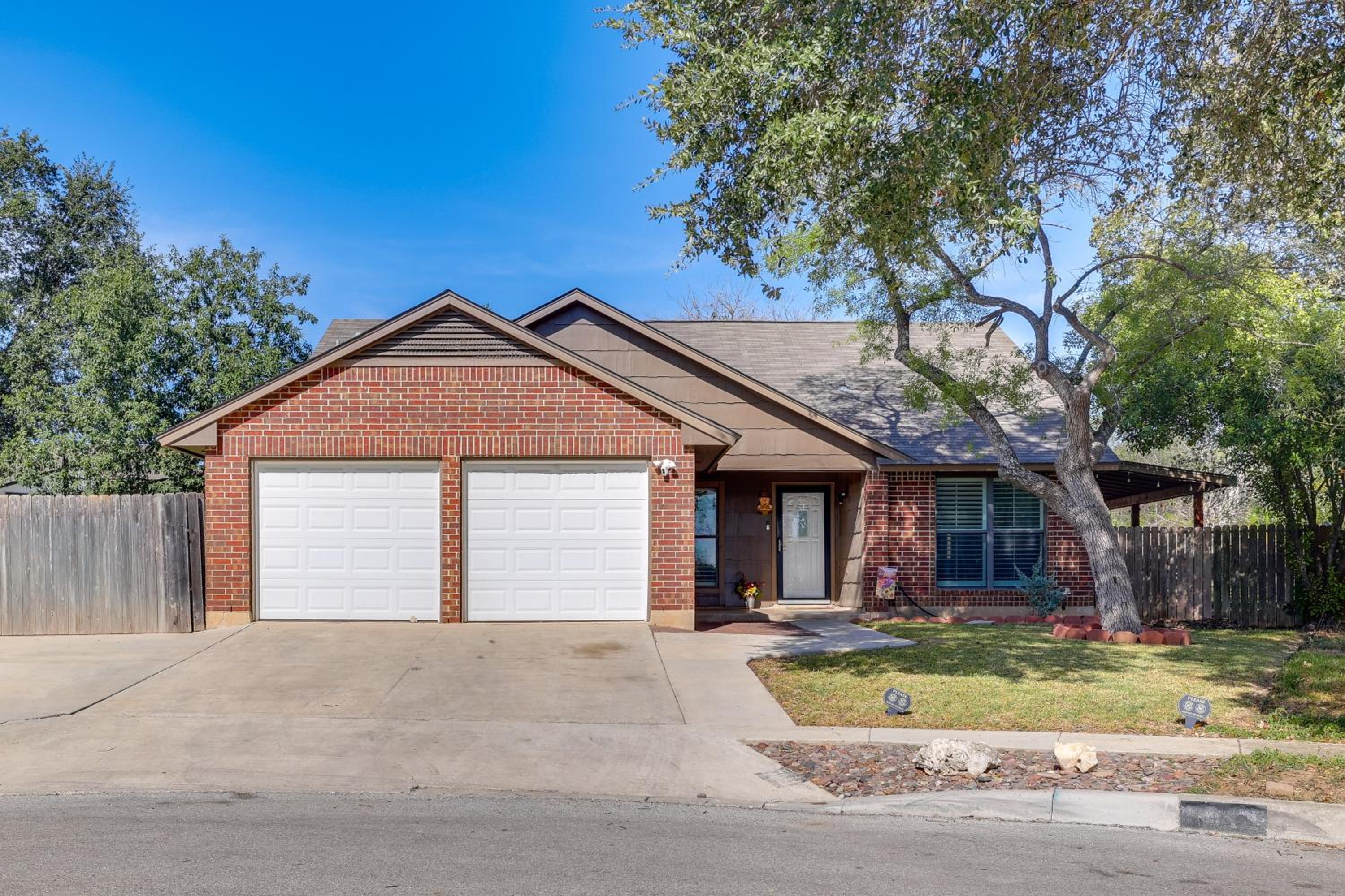 Private Pool and Hot Tub Dog-Friendly Live Oak Home