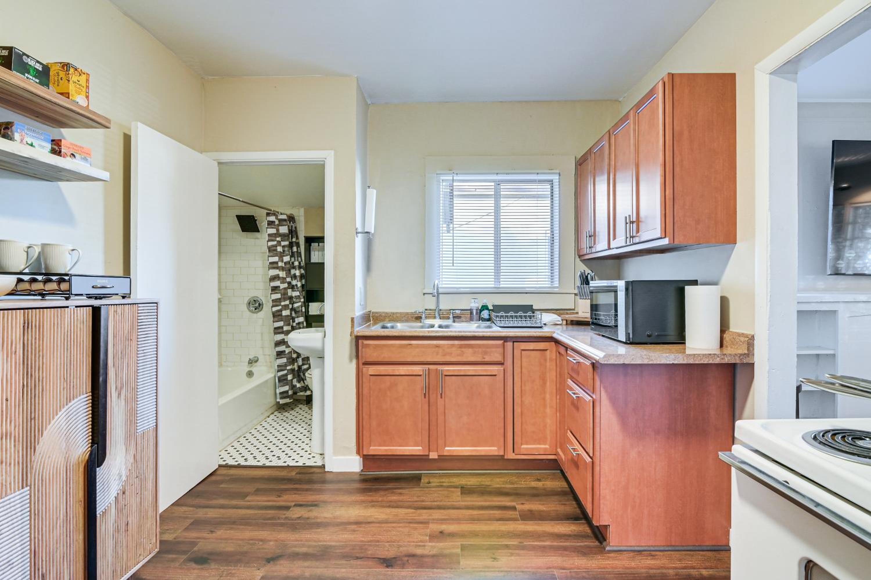 Walkable Haven 1 Mi to Dtwn Phoenix and Chase Field!