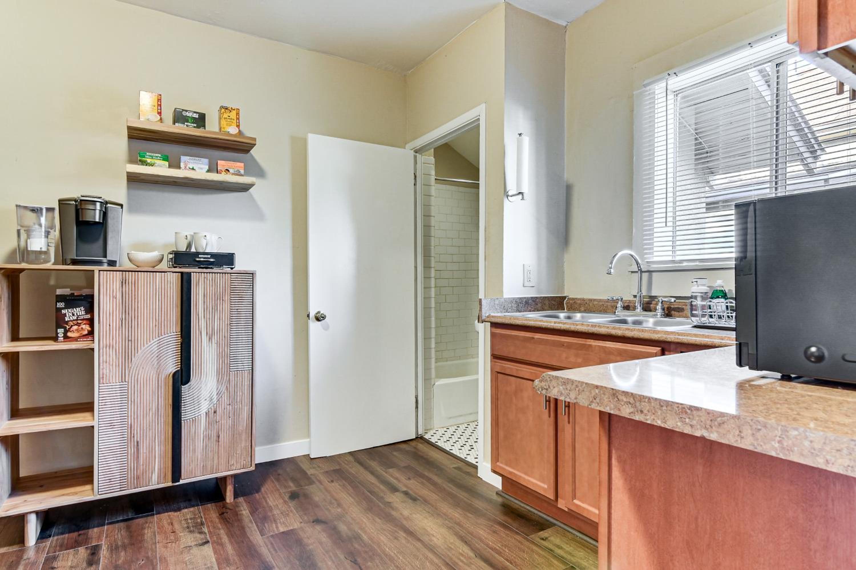 Walkable Haven 1 Mi to Dtwn Phoenix and Chase Field!