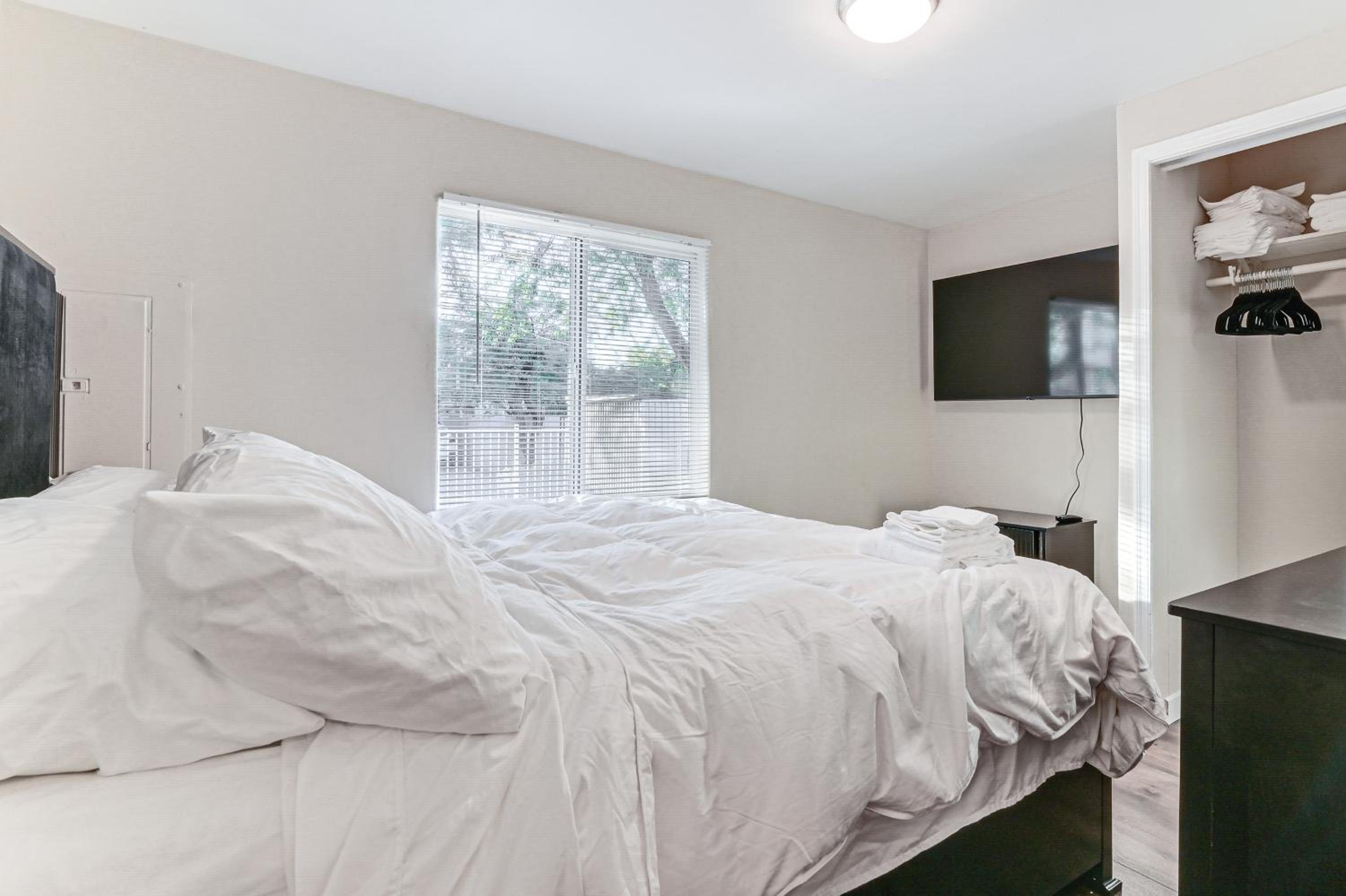 Walkable Haven 1 Mi to Dtwn Phoenix and Chase Field!