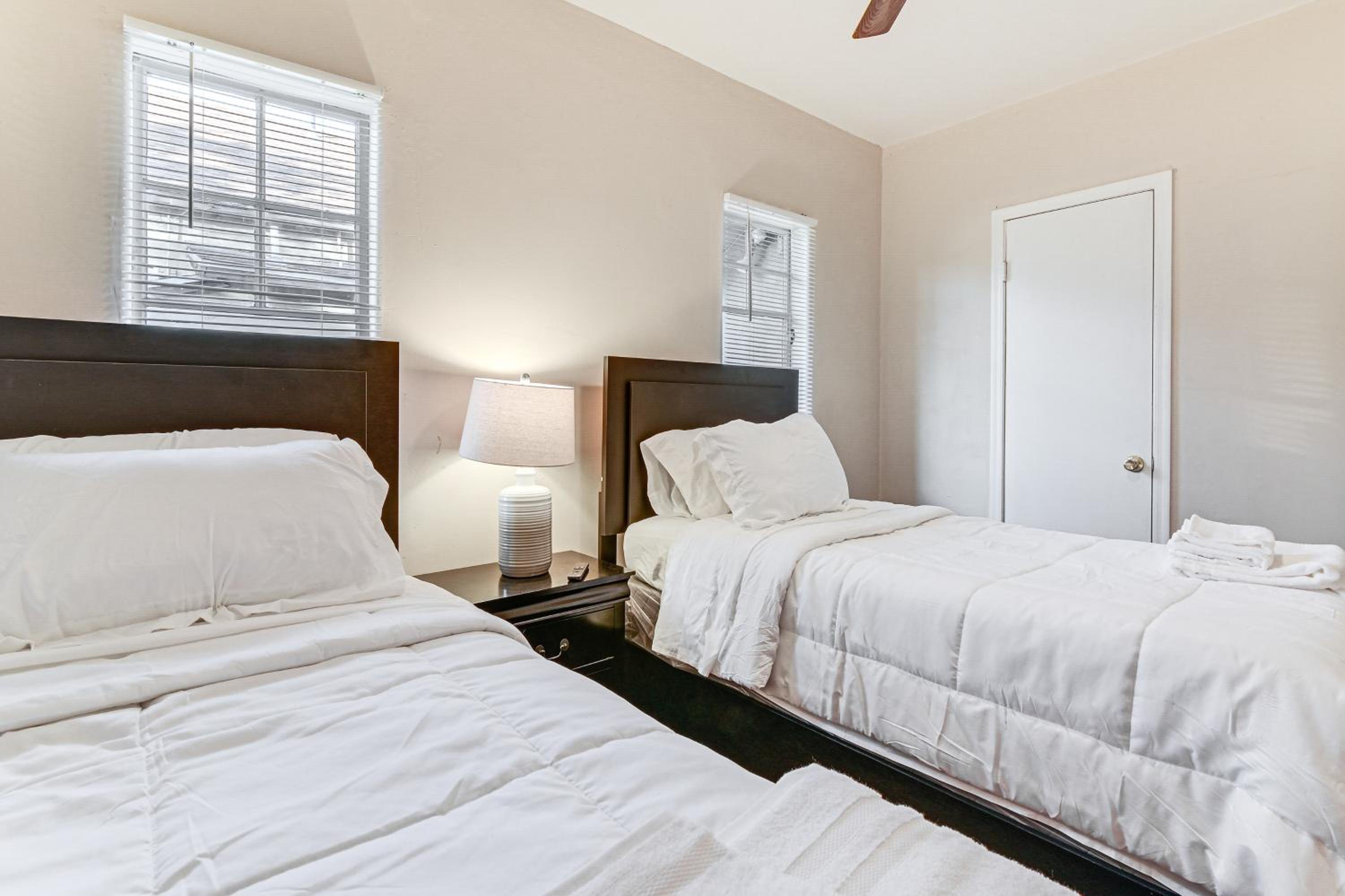 Walkable Haven 1 Mi to Dtwn Phoenix and Chase Field!