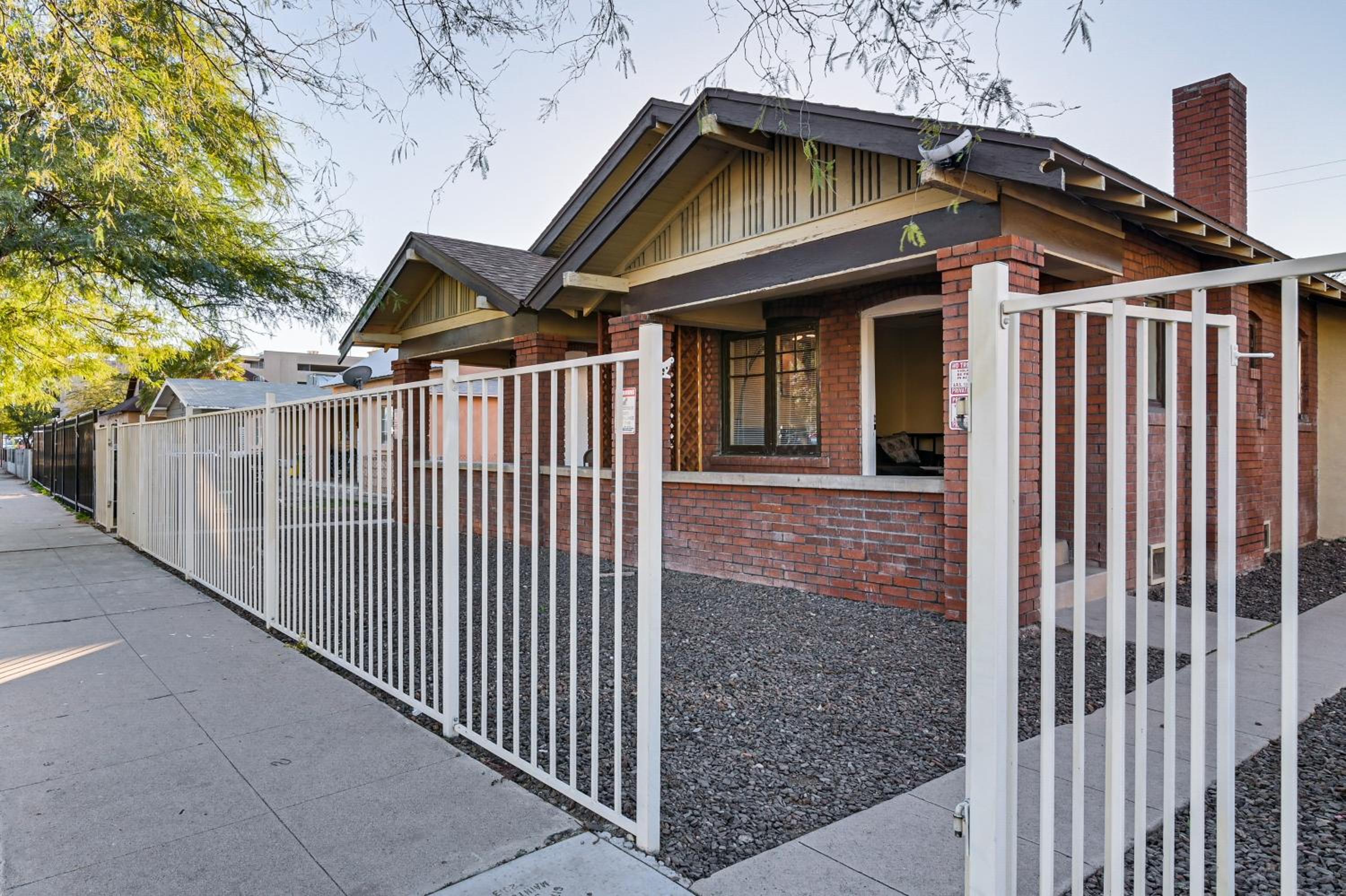 Walkable Haven 1 Mi to Dtwn Phoenix and Chase Field!