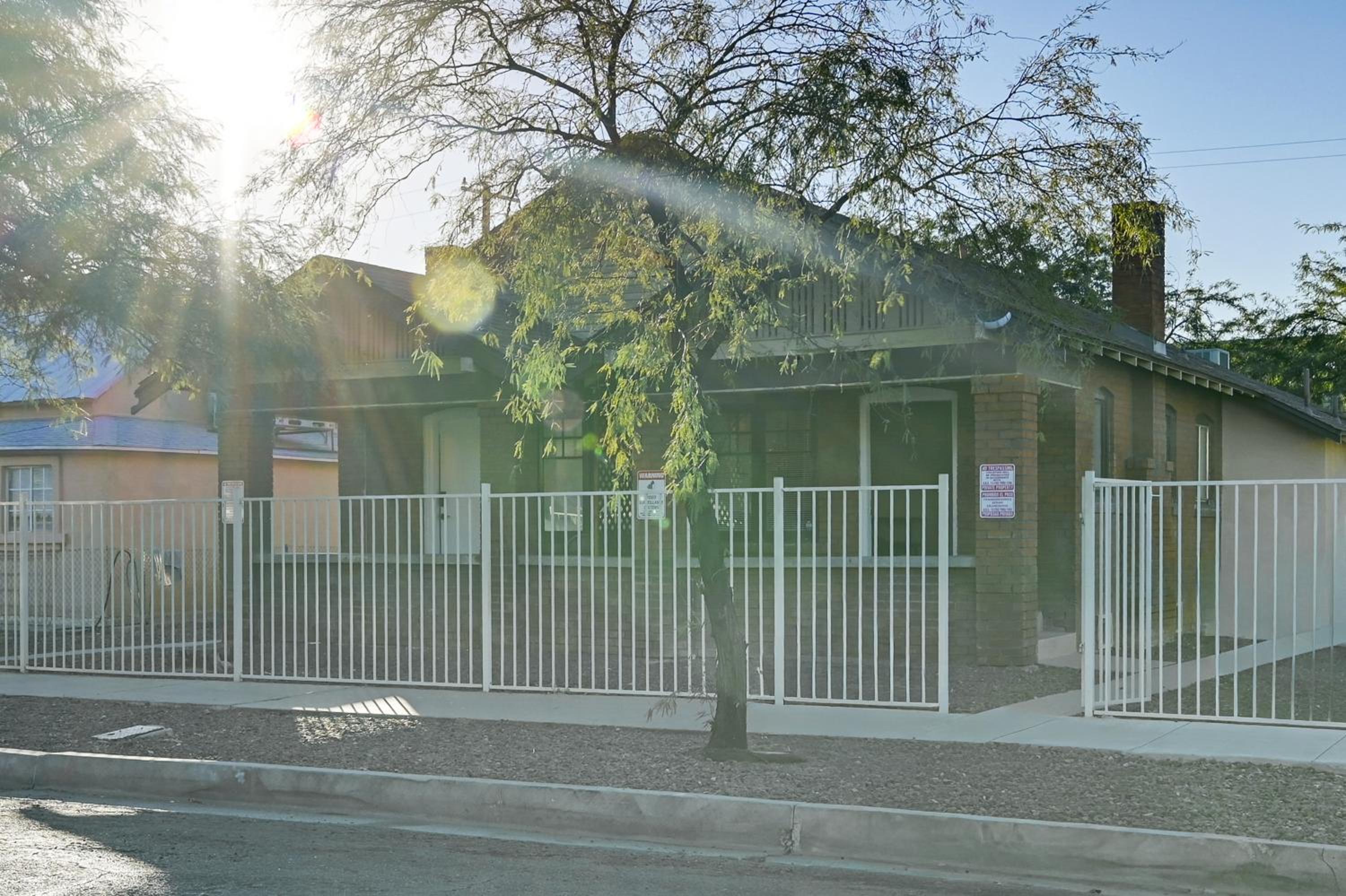 Walkable Haven 1 Mi to Dtwn Phoenix and Chase Field!
