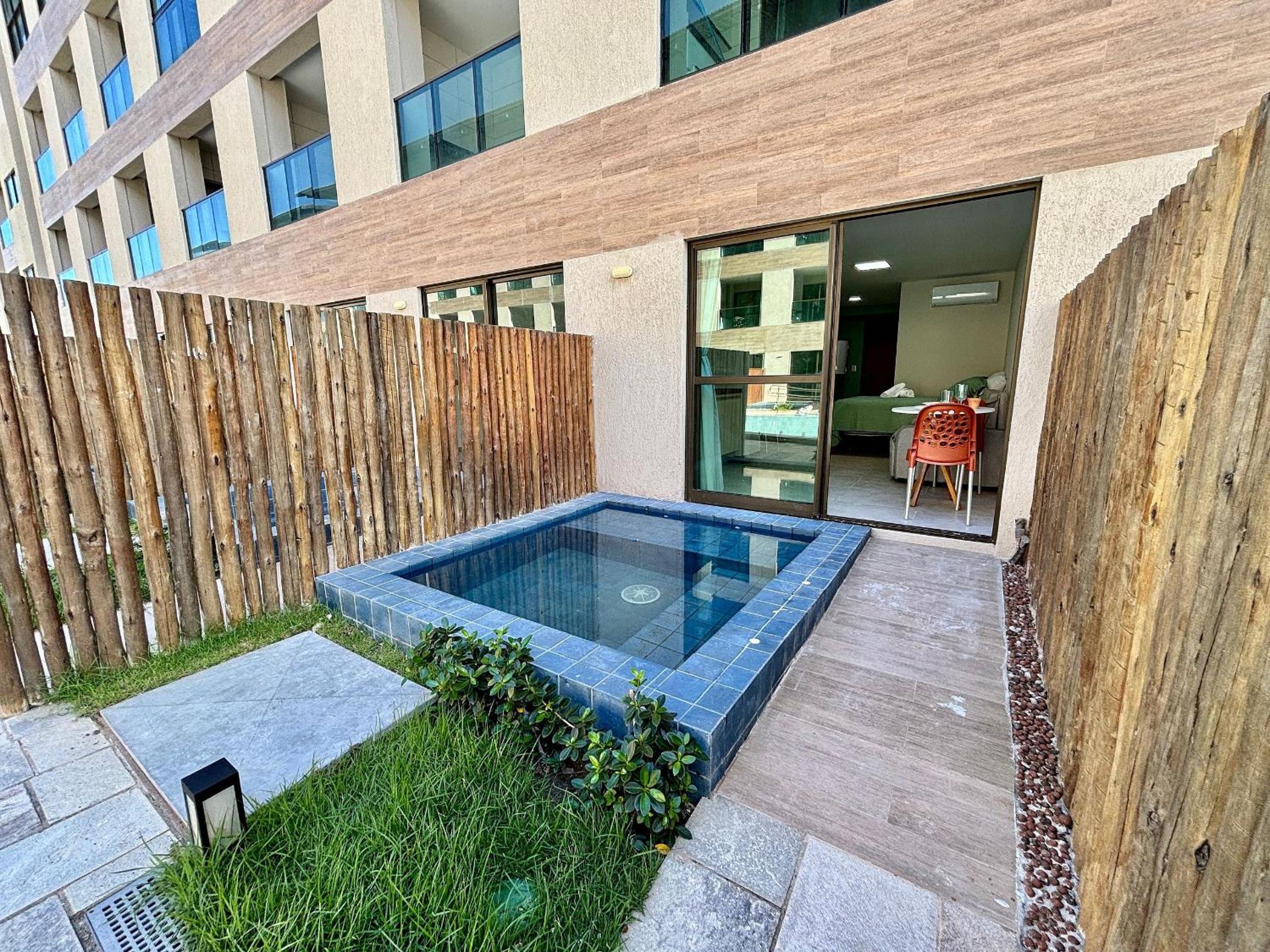 Max Carneiros Suítes - Com e sem piscina privativa