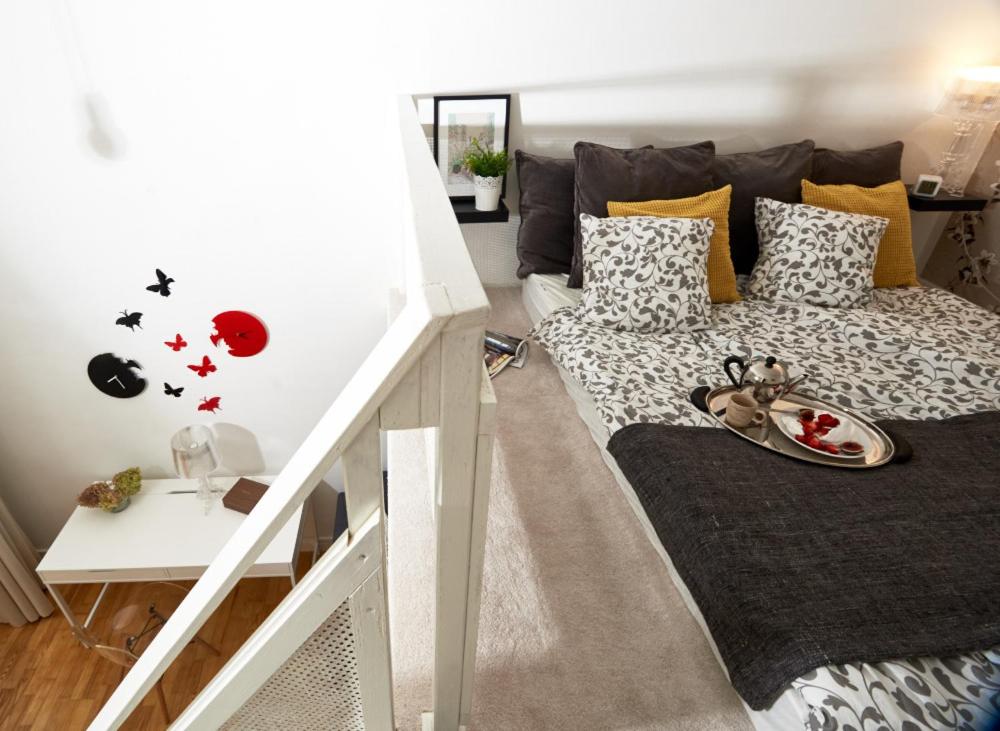 King Street Design Apartment for 12 view 3