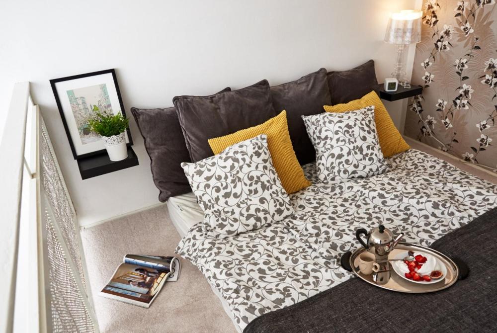 King Street Design Apartment for 12 view 4