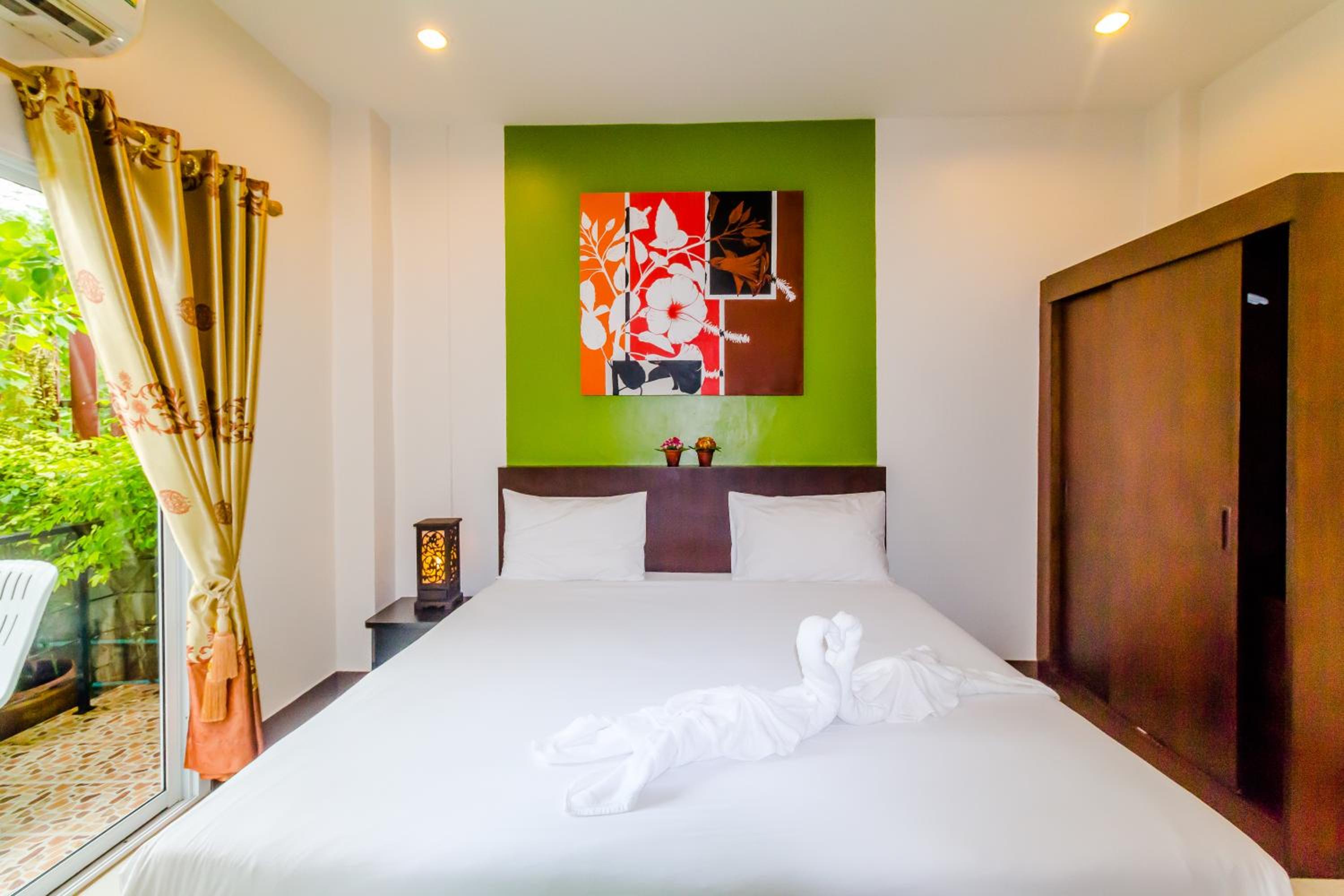 Baan Yuyen Karon Guesthouse