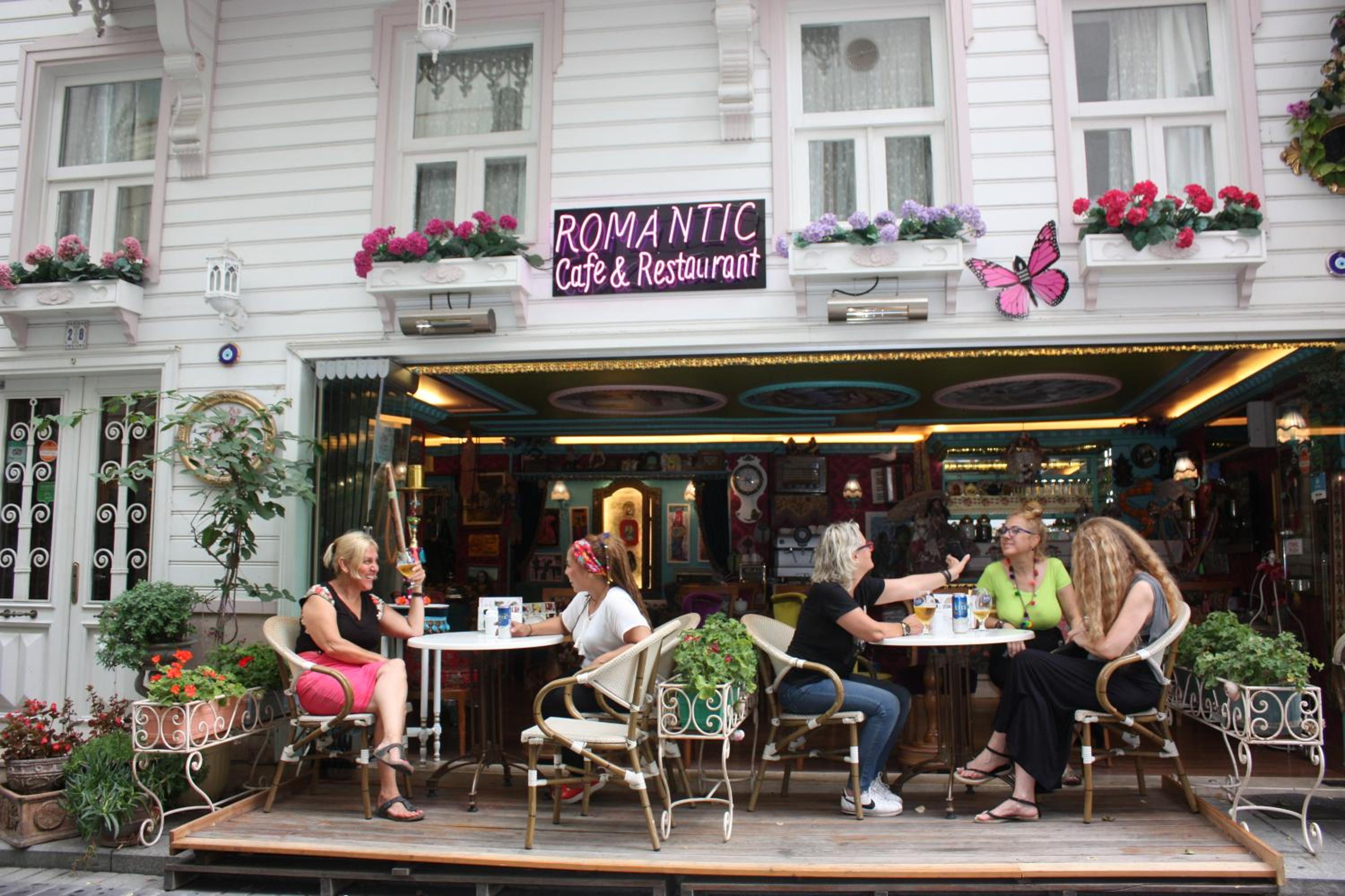 Romantic Mansion - Image 22