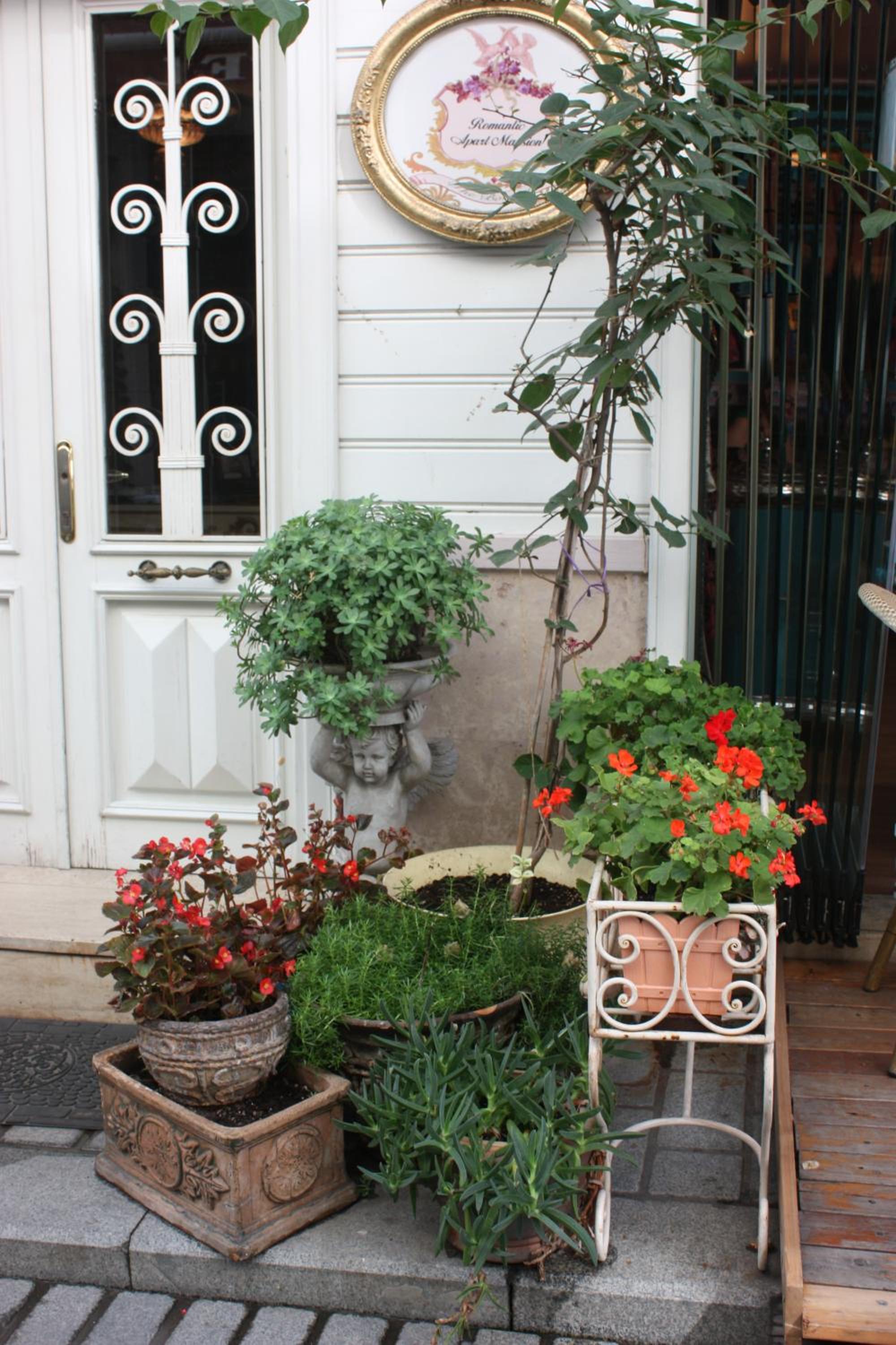 Romantic Mansion - Image 31