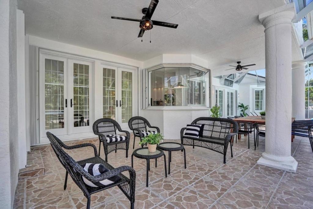 6BR Elegant Hollywood Lakes Mansion with Pool & Spa home