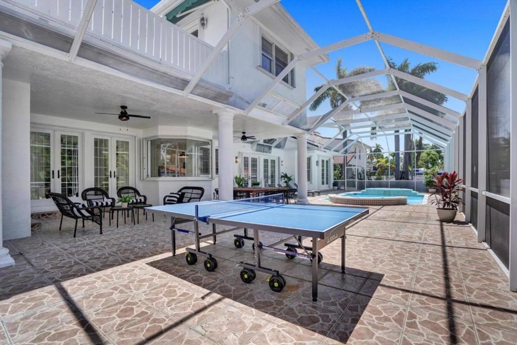 6BR Elegant Hollywood Lakes Mansion with Pool & Spa home