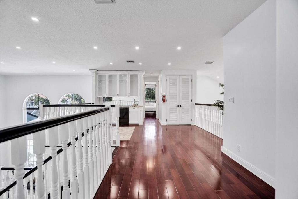 6BR Elegant Hollywood Lakes Mansion with Pool & Spa home