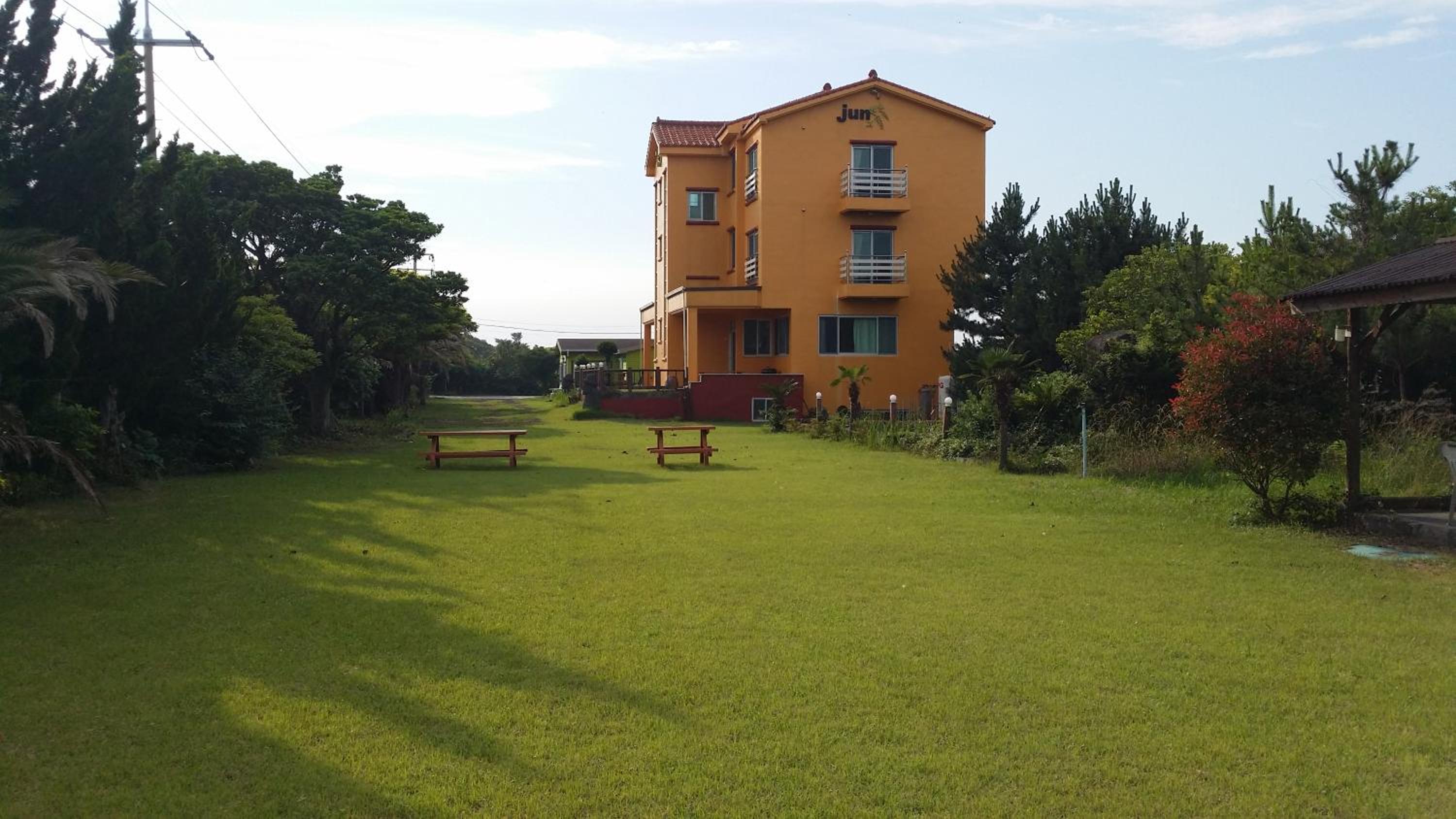 Jun House